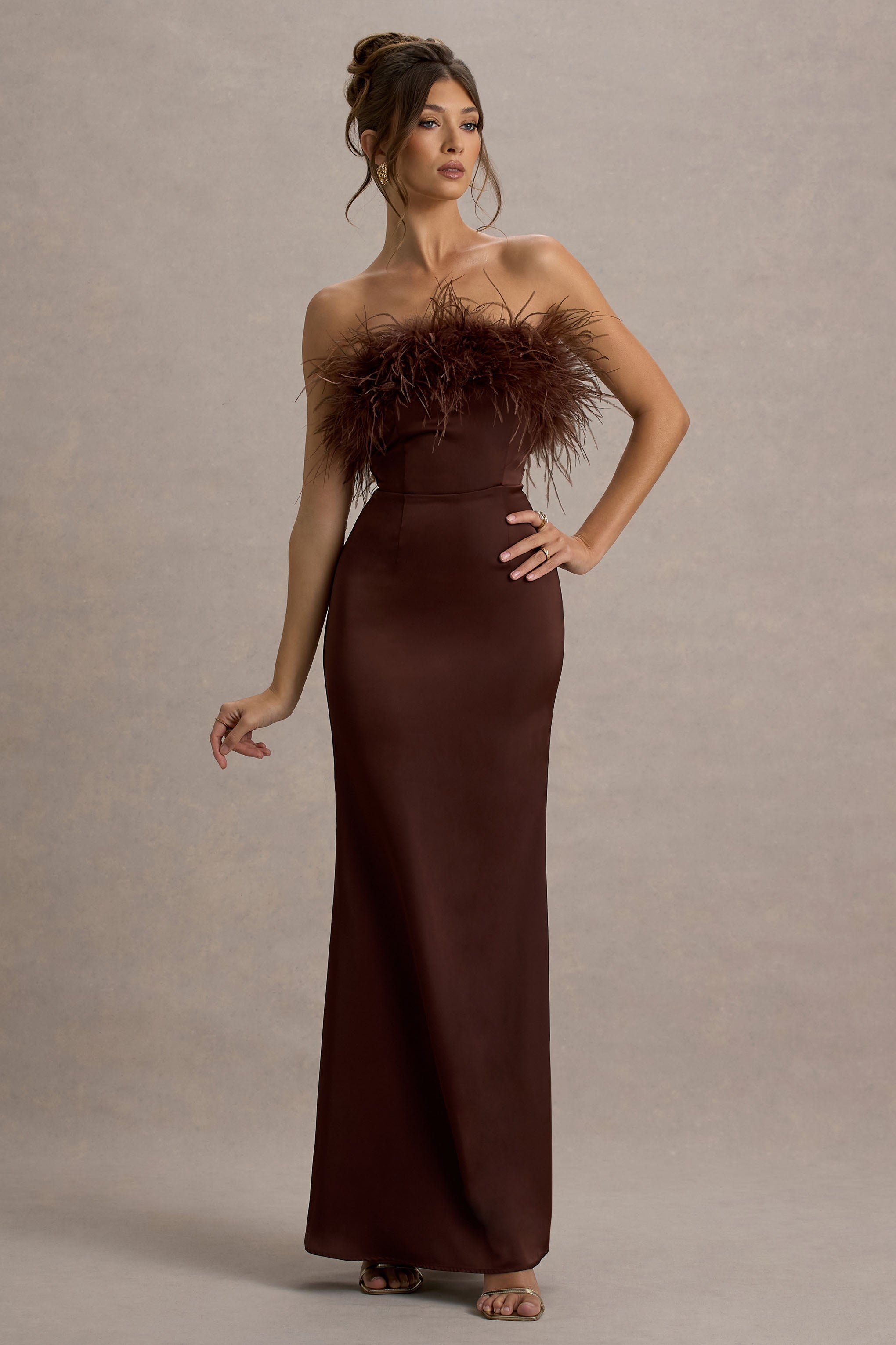 Onun İçin Elbise | Kahverengi Saten Tüy Detaylı Bandeau Maxi Elbise