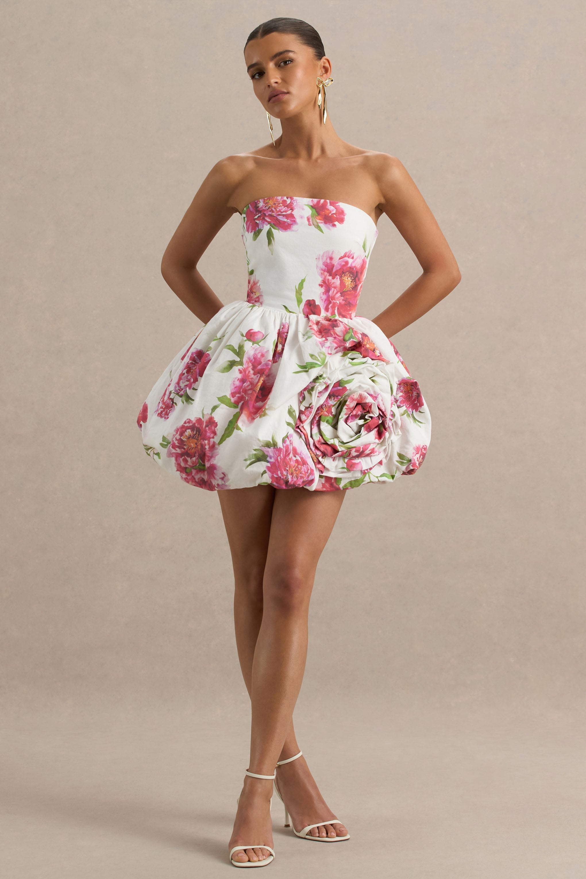 Adira | Volan Detaylı Krem Çiçek Desenli Bandeau Puffball Mini Elbise