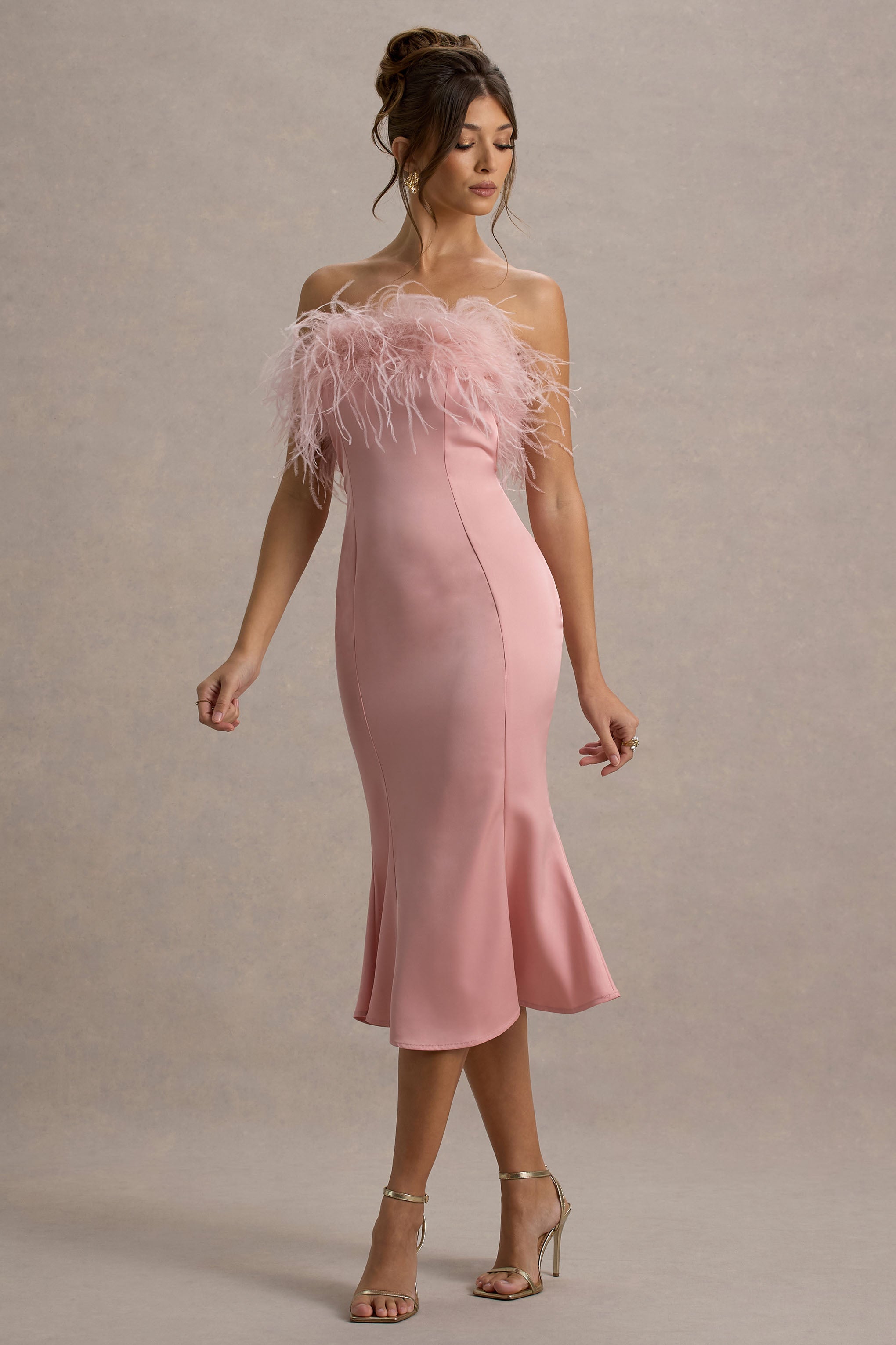 Tek Ve Eşsiz | Açık Pembe Saten Tüy Detaylı Bandeau Midi Elbise