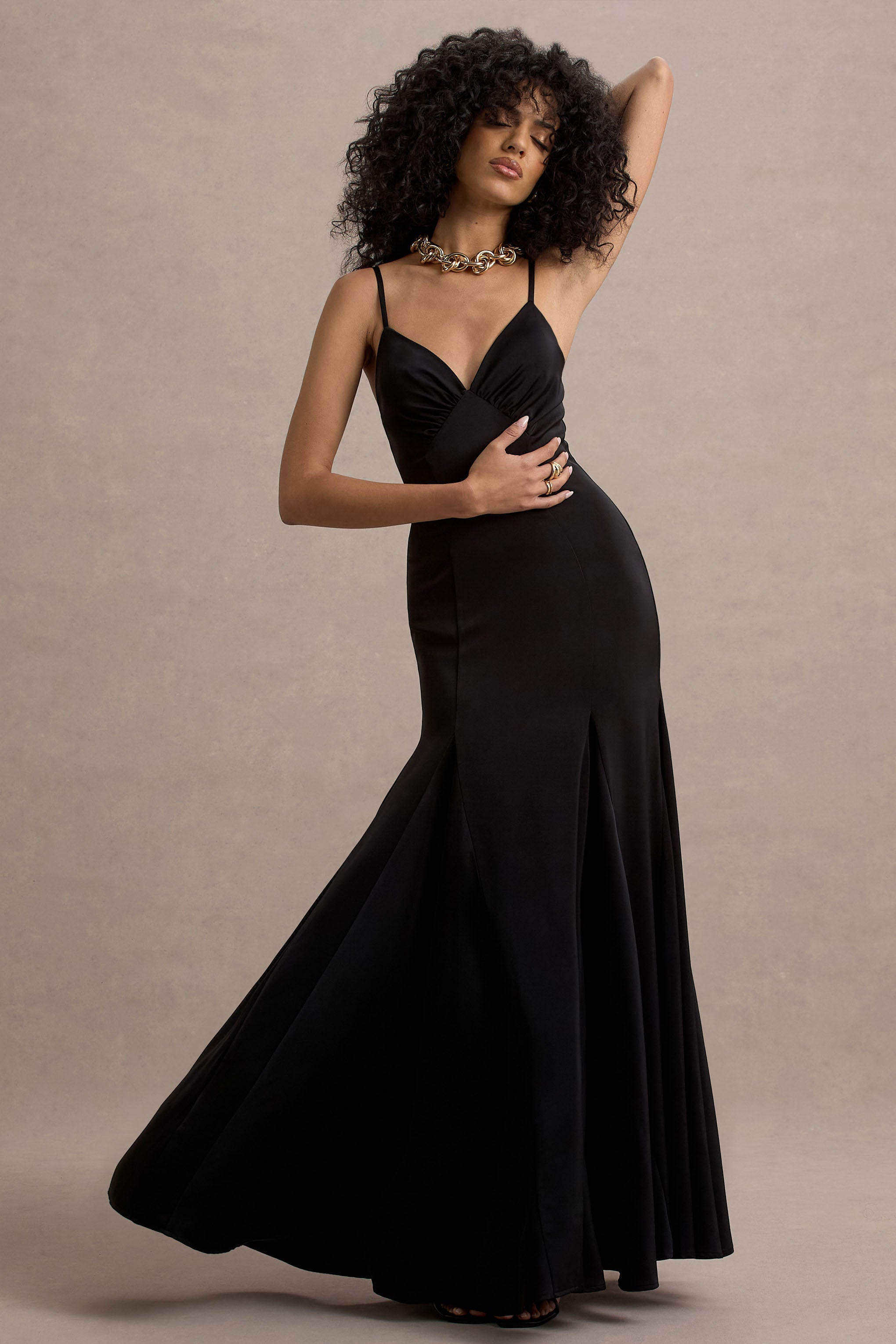 Ashly | Siyah Saten Maxi Elbise ile Hacimli Etek