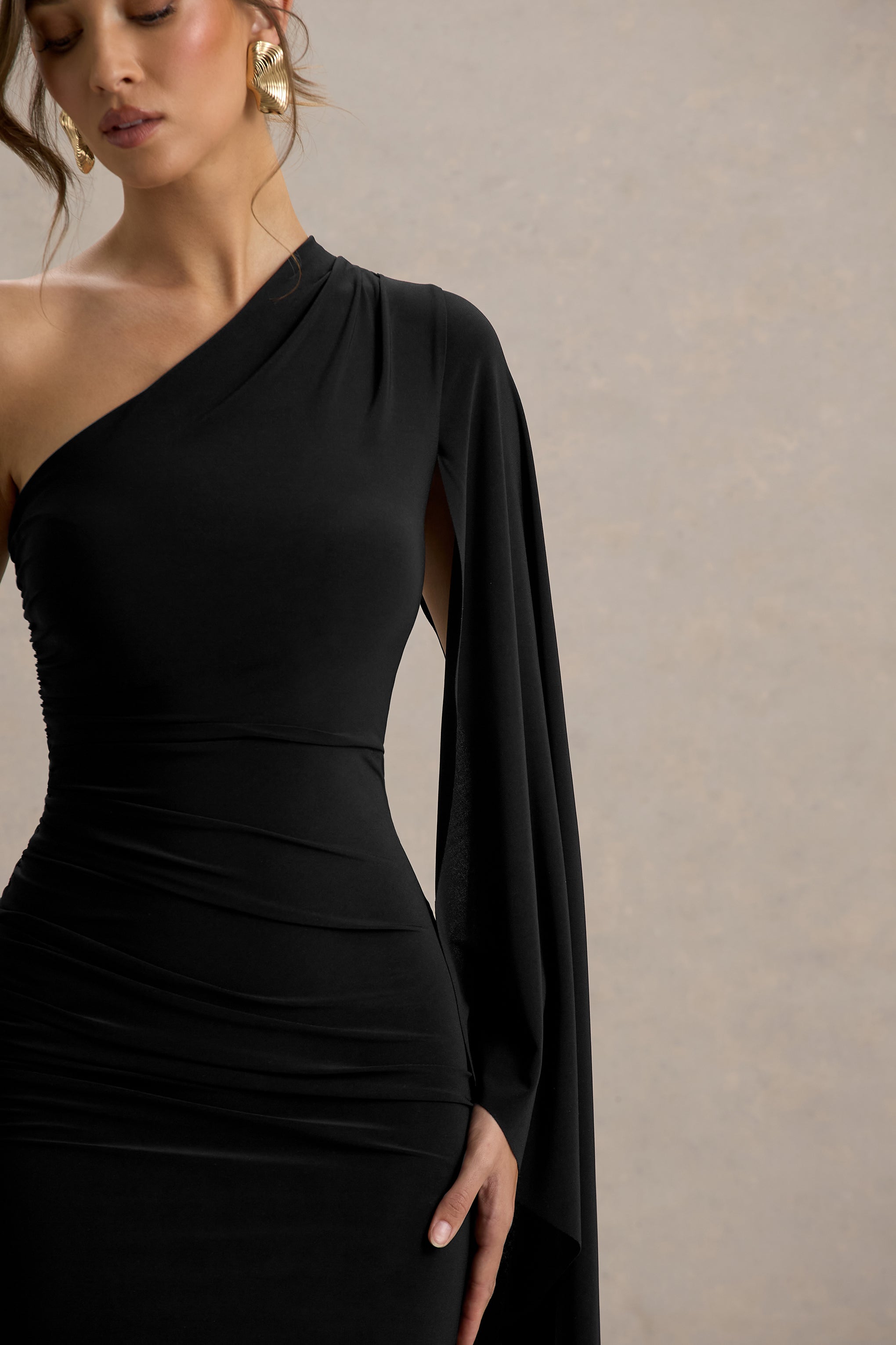 Clementina | Siyah Asimetrik Pelerin Kollu Maxi Elbise