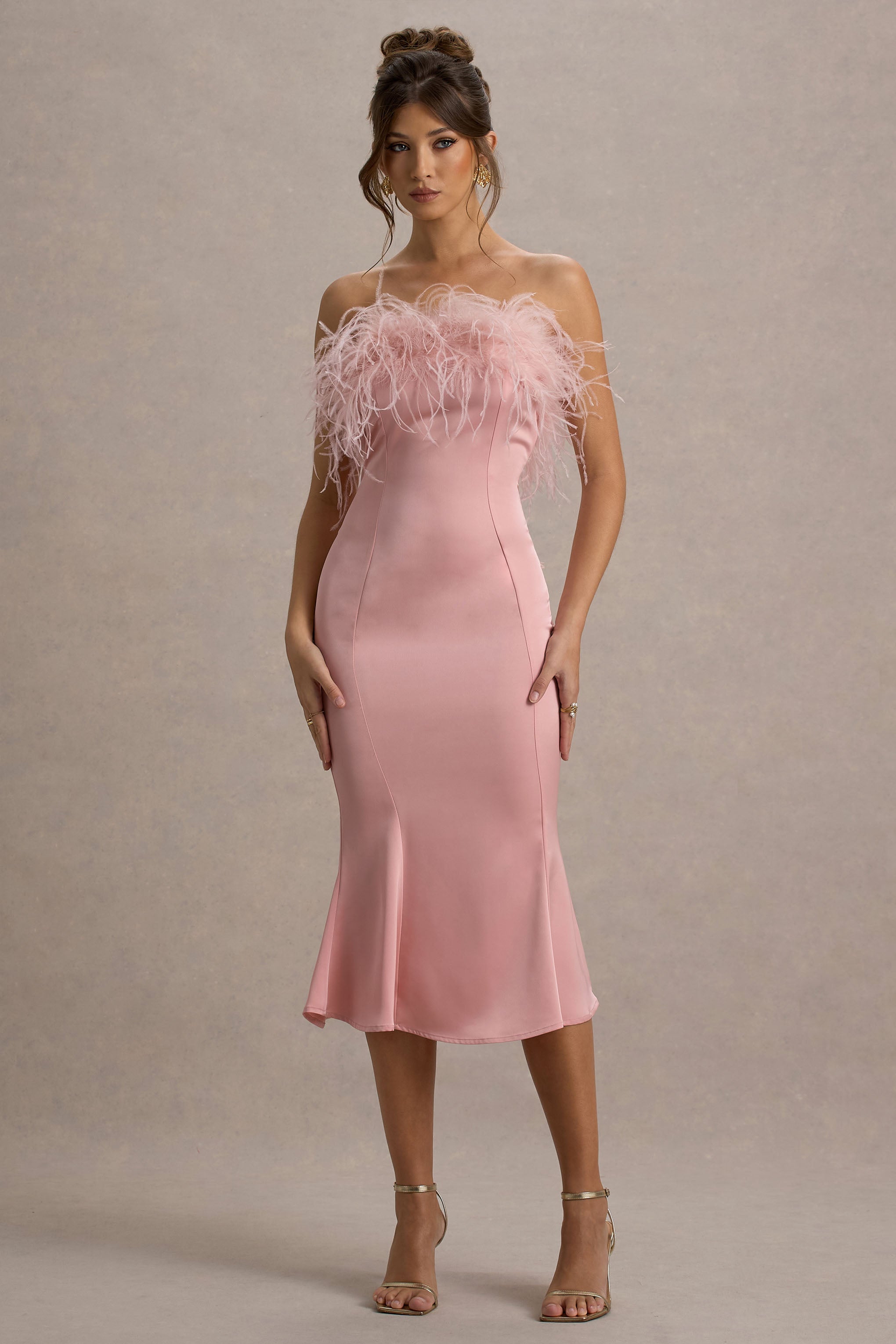 Tek Ve Eşsiz | Açık Pembe Saten Tüy Detaylı Bandeau Midi Elbise