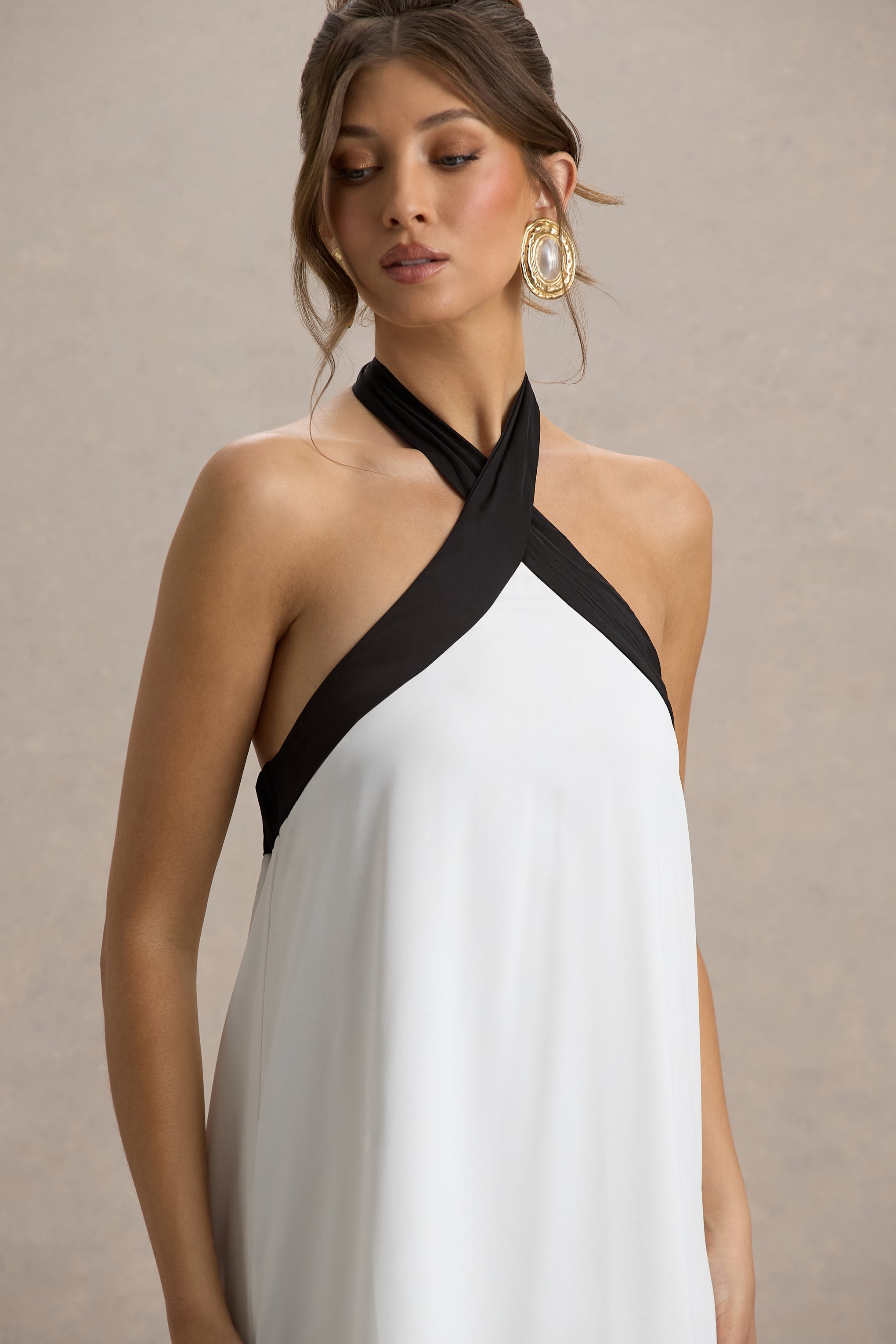 Clarabella | Beyaz & Siyah Halter Yaka Maxi Elbise