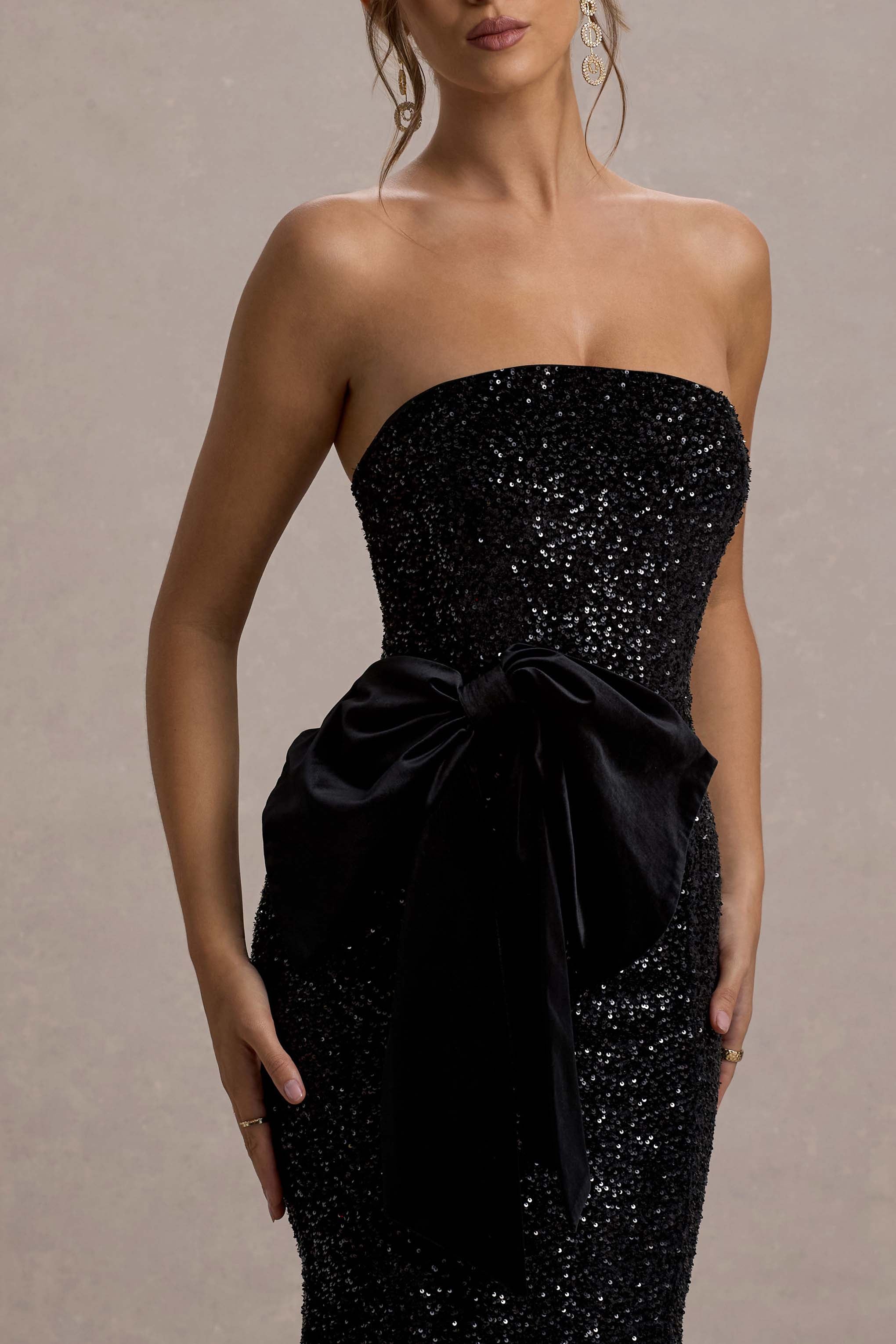 Adee | Siyah Payet Kadife Halter Yaka Midi Elbise ile Fiyonk