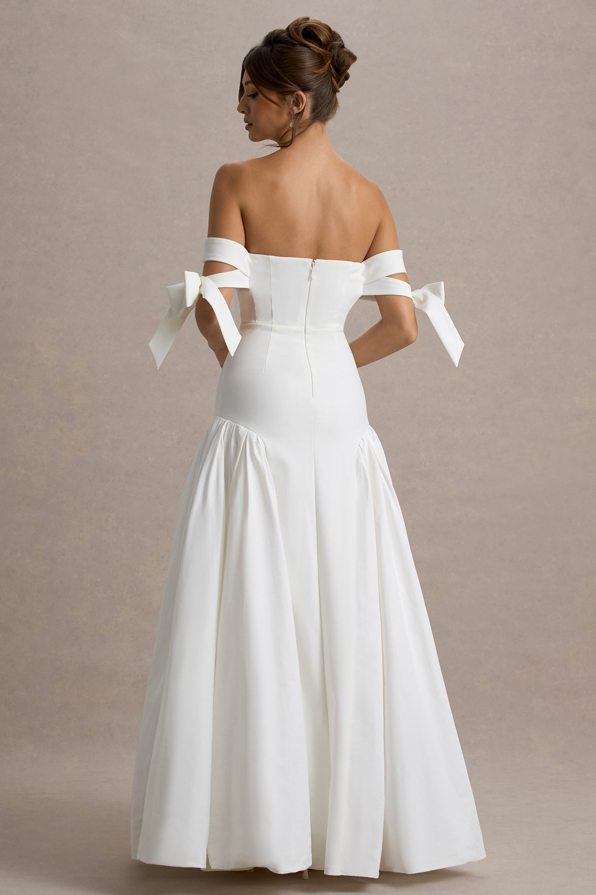 Ethel | Beyaz ve Krem Bardot Maxi Elbise ile Hacimli Etek
