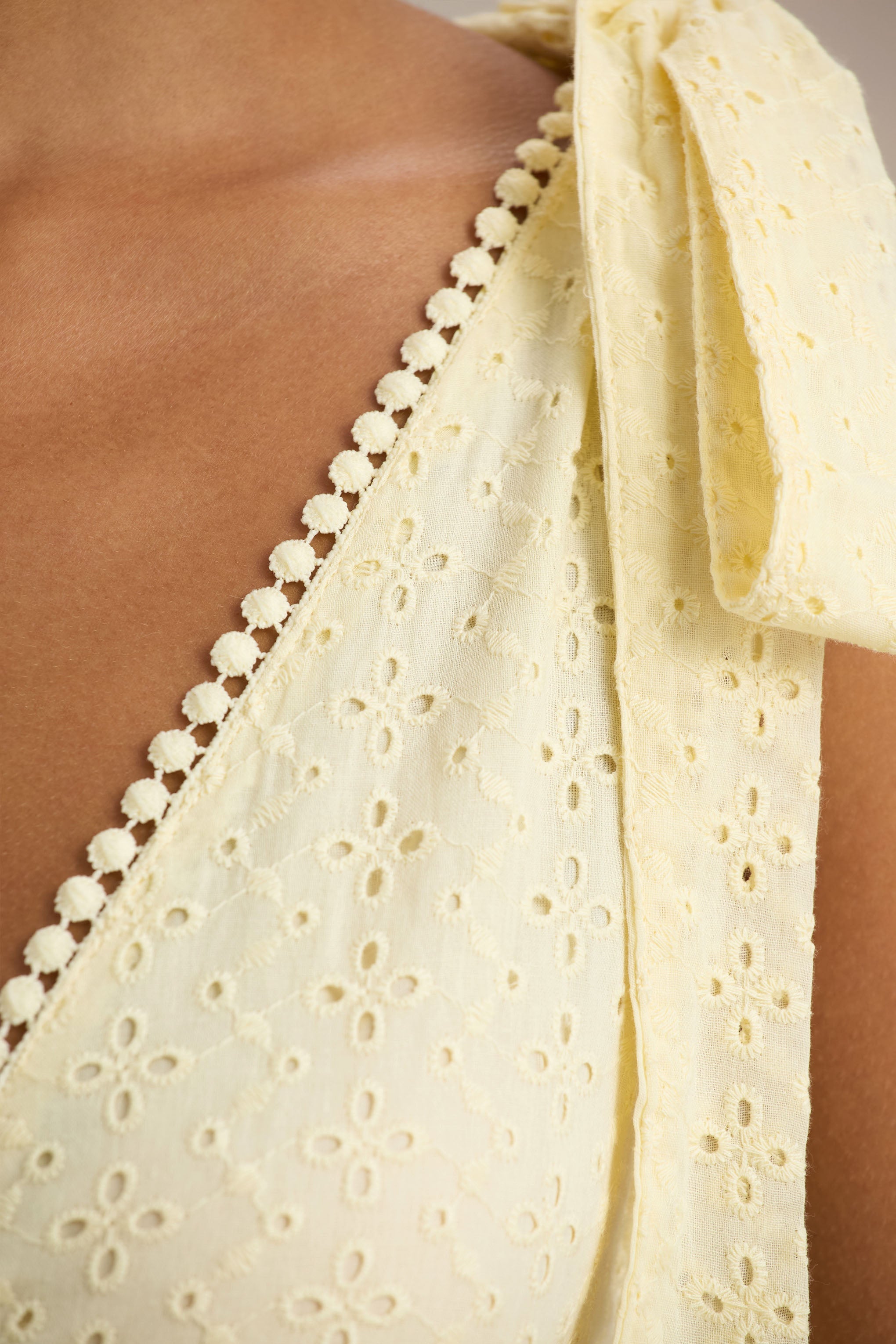 Corrina | Limon Broderi Derin Yaka Mini Elbise