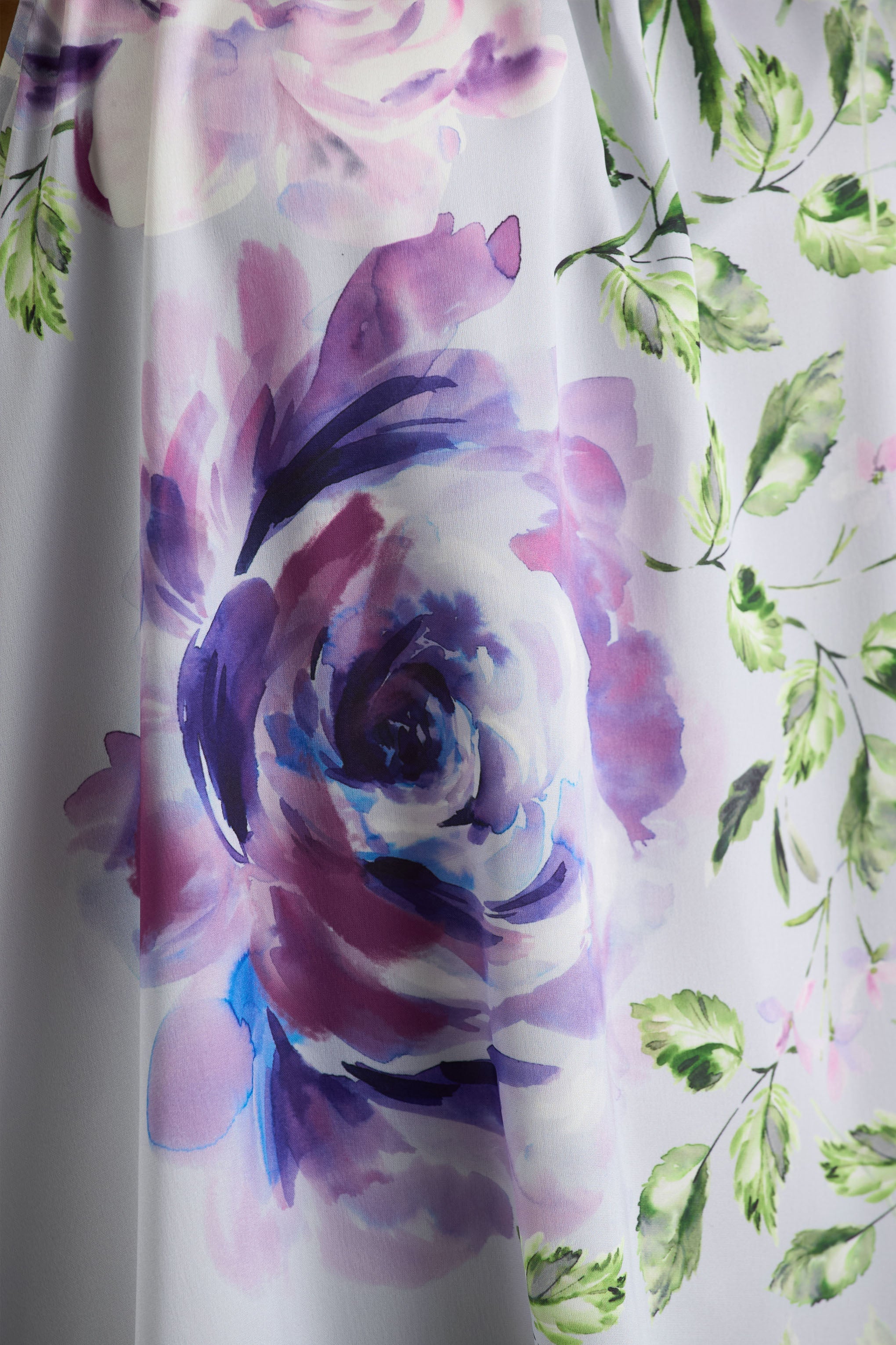 Evita | Toz Mavi Gül Desenli Yüksek Yaka A-Line Mini Elbise ile Fiyonklu