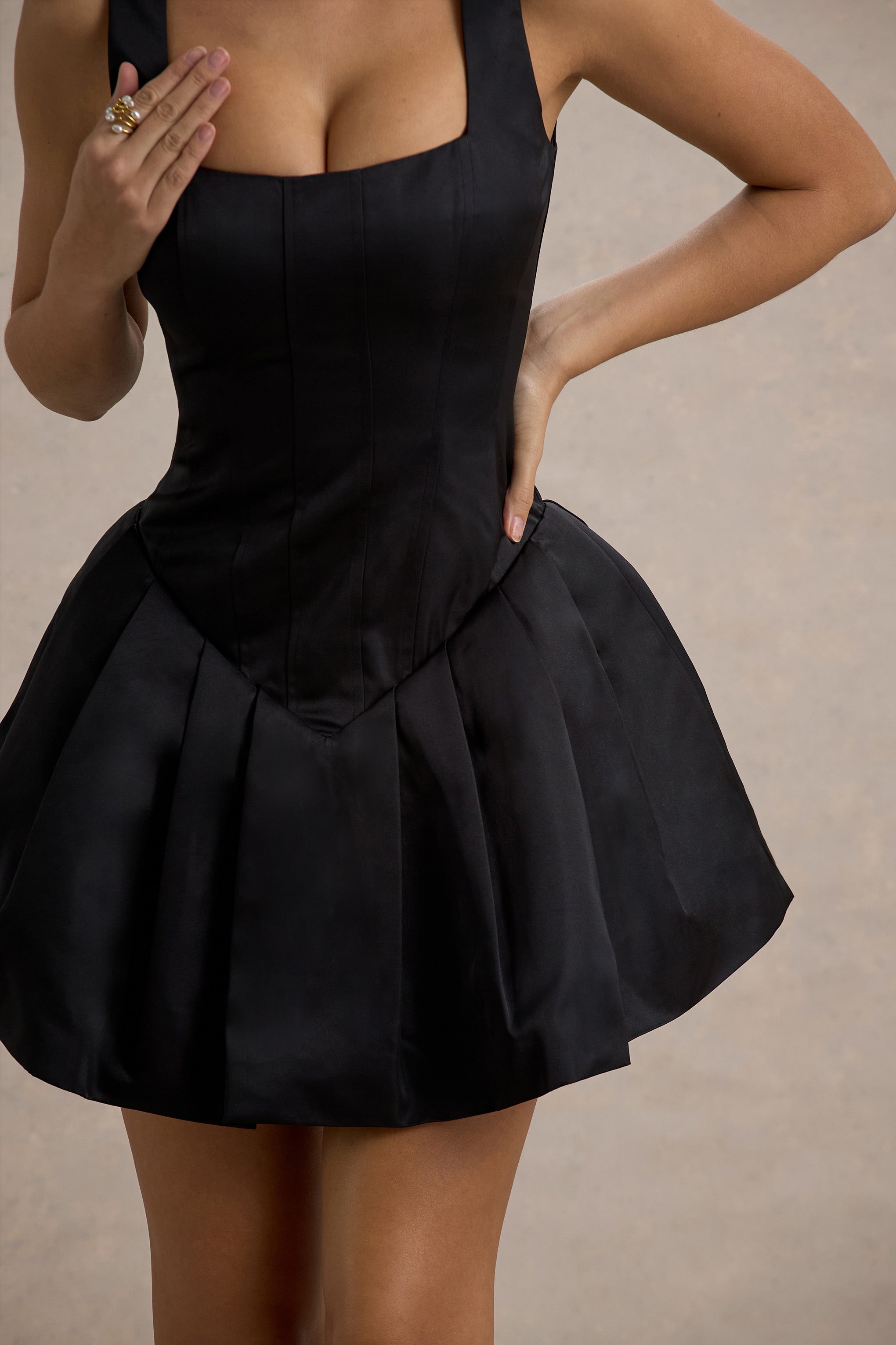 Bramble | Siyah Saten Kare Yaka Puffball Mini Elbise