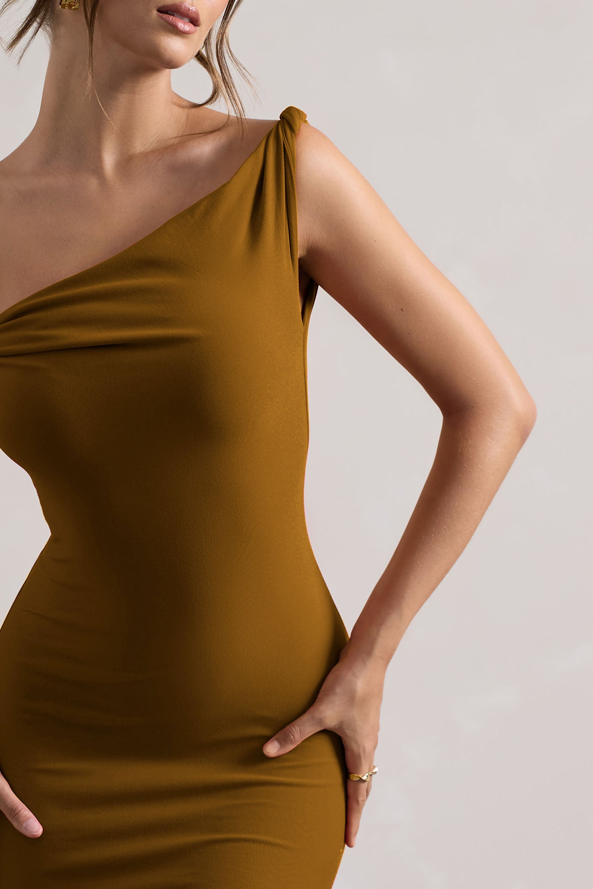 Lita | Altın Kahverengi Kıvrımlı Asimetrik Maxi Elbise