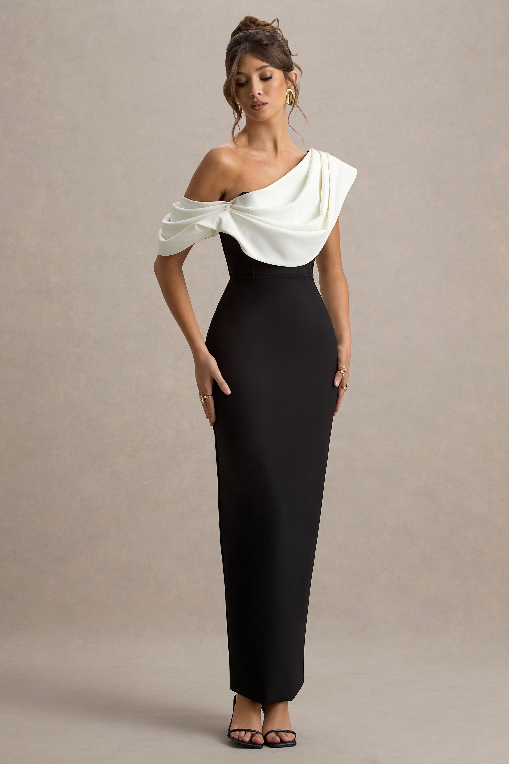 Angelina | Siyah & Beyaz Drapeli Omuz Maxi Elbise