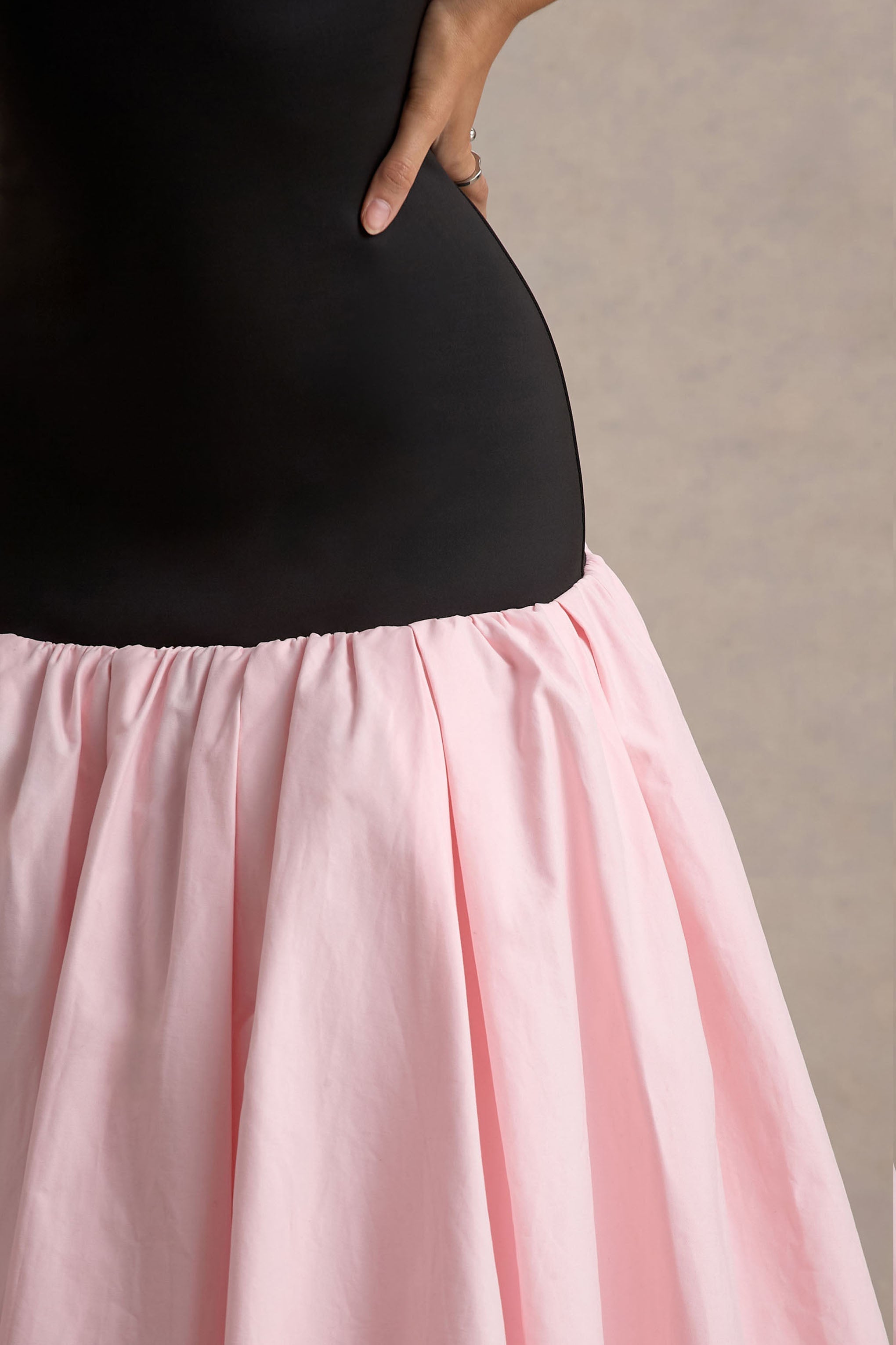 Parida | Siyah & Pembe Poplin Düşük Bel Midi Elbise Peplum Etek Ucu ile