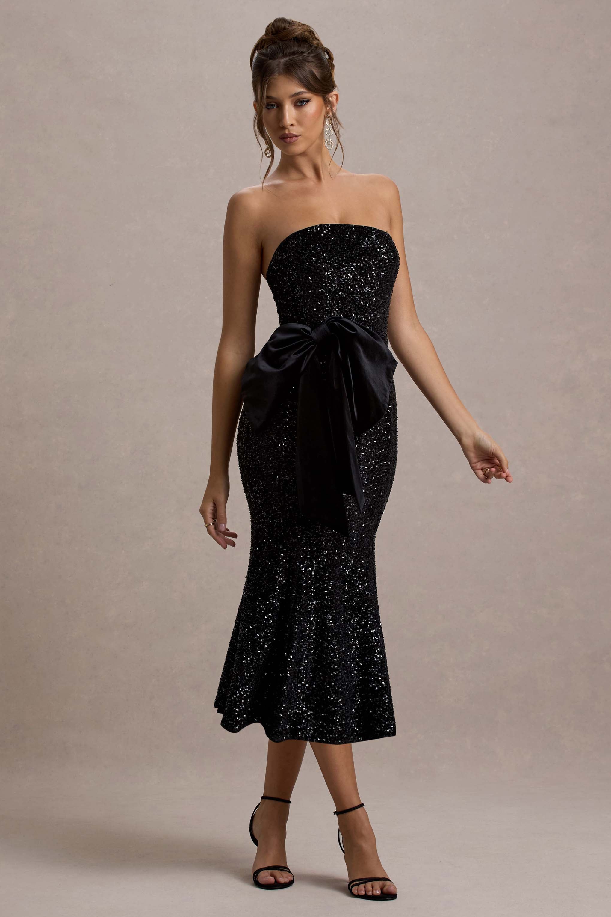 Adee | Siyah Payet Kadife Halter Yaka Midi Elbise ile Fiyonk
