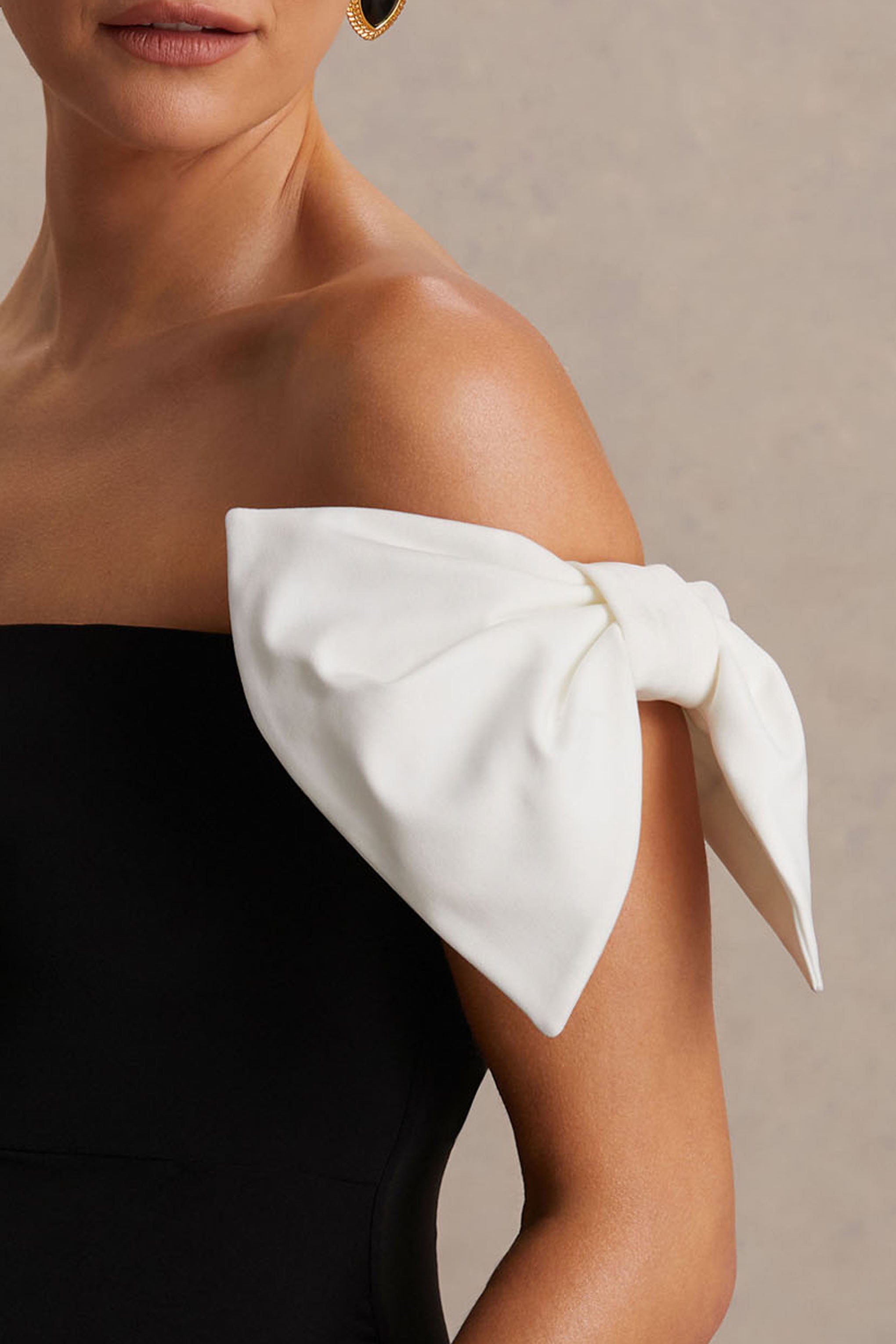 Didi | Siyah & Beyaz Bardot Fiyonk Detaylı Hamile Maxi Elbise