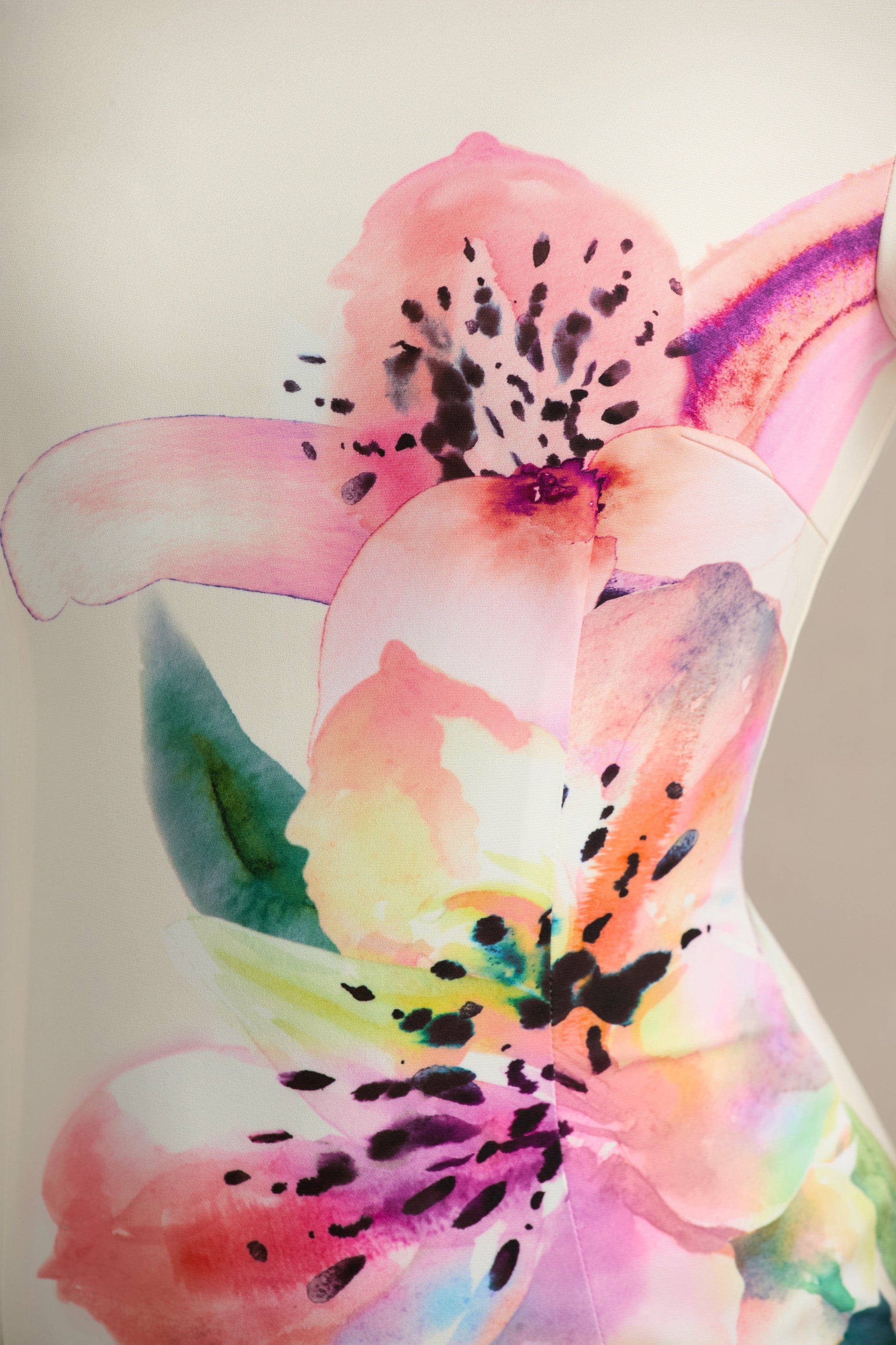 Hessie | Beyaz Zambak Desenli Yüksek Yaka Maxi Elbise