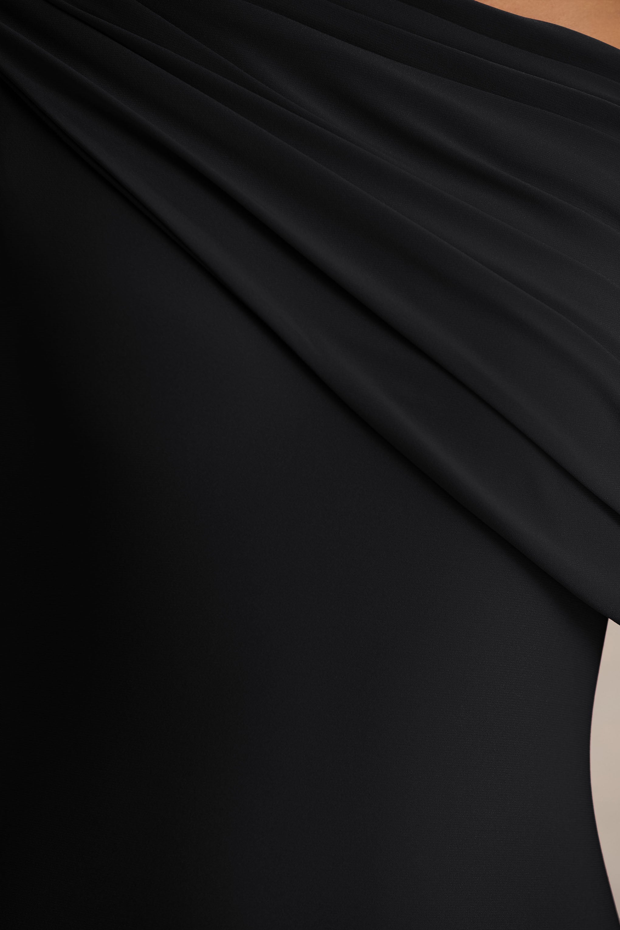 Zendaya | Siyah Asimetrik Yaka Kuşak Detaylı Fishtail Maxi Elbise