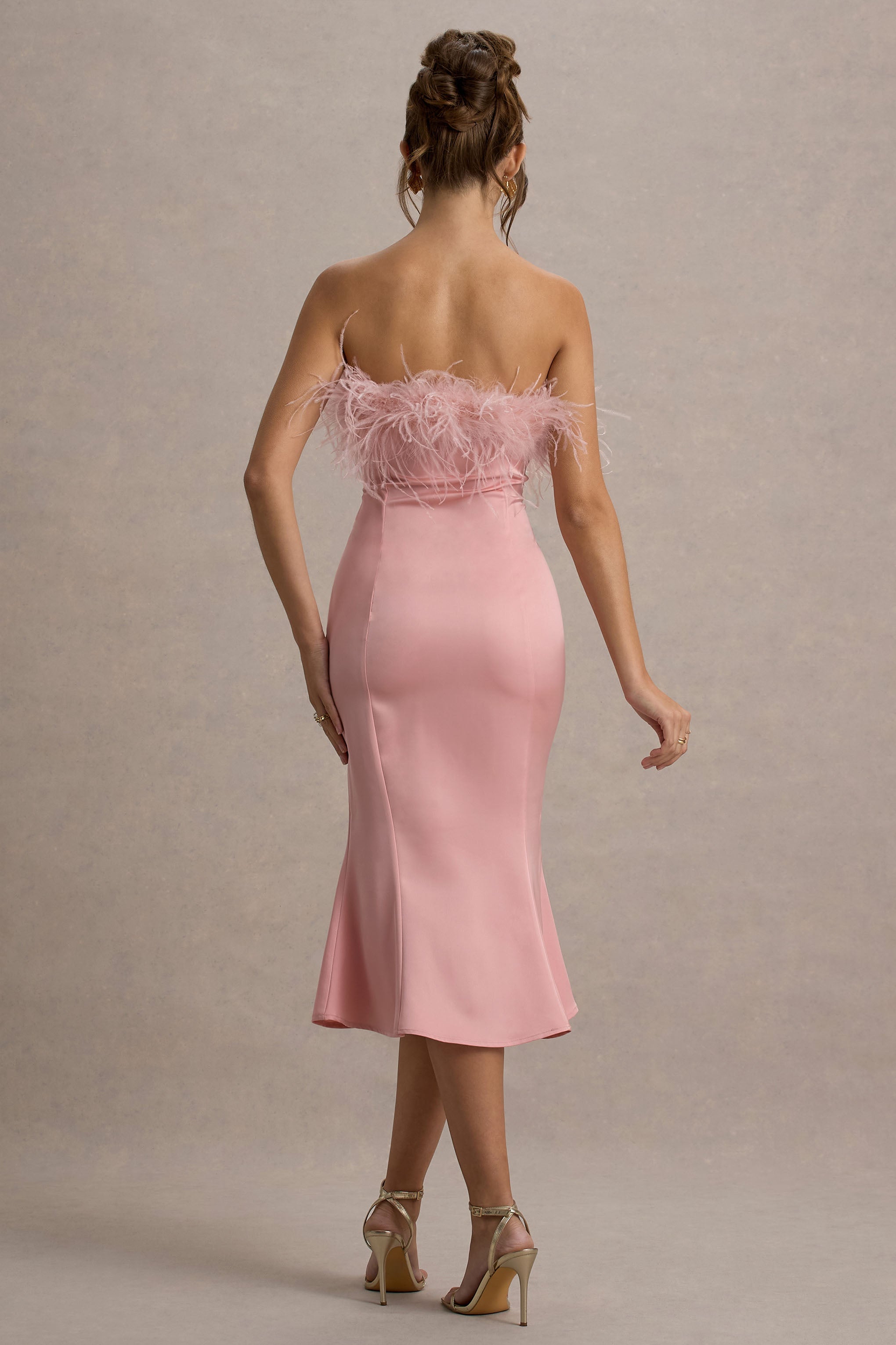 Tek Ve Eşsiz | Açık Pembe Saten Tüy Detaylı Bandeau Midi Elbise