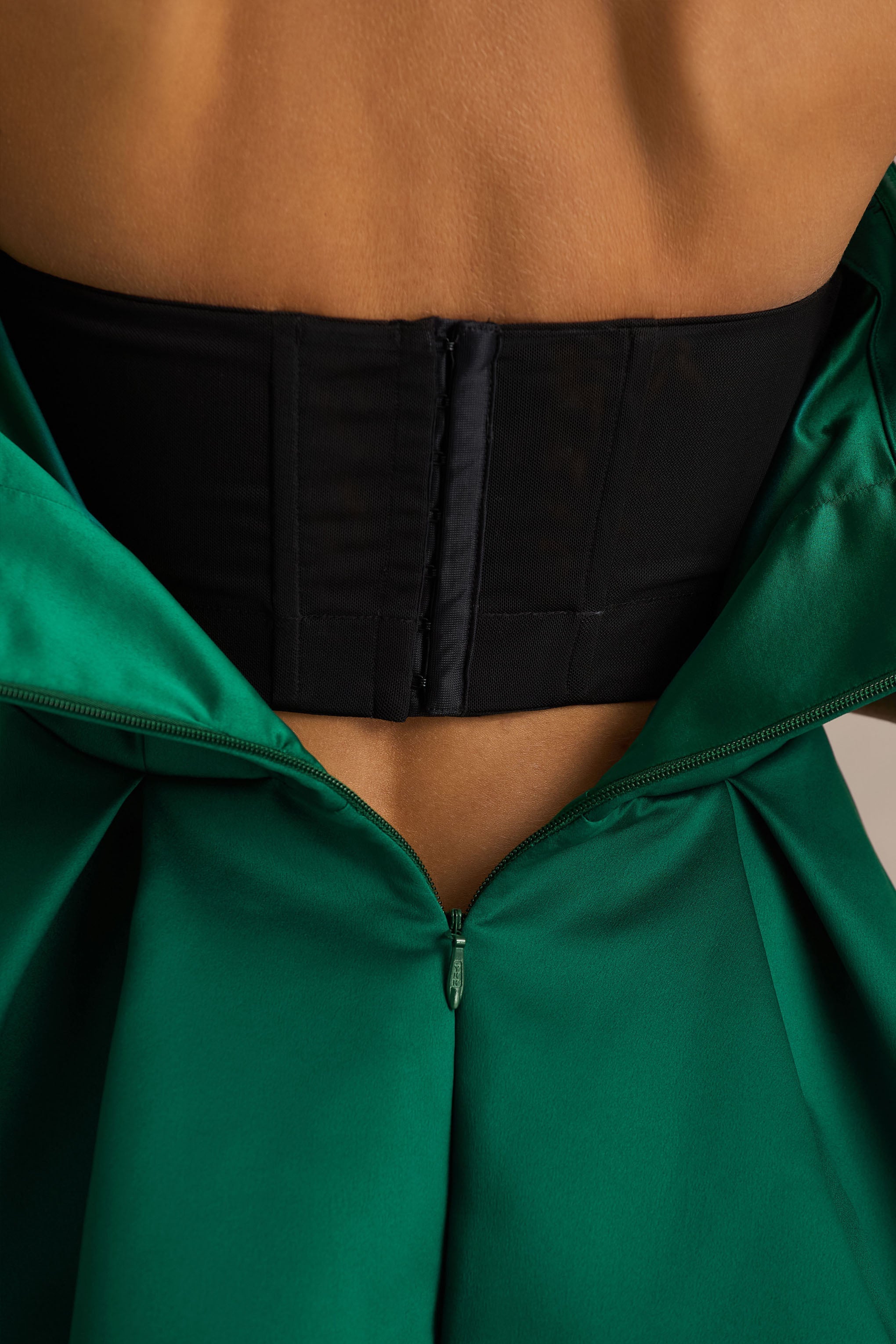 Fleur | Koyu Yeşil Saten Bandeau Mini Elbise