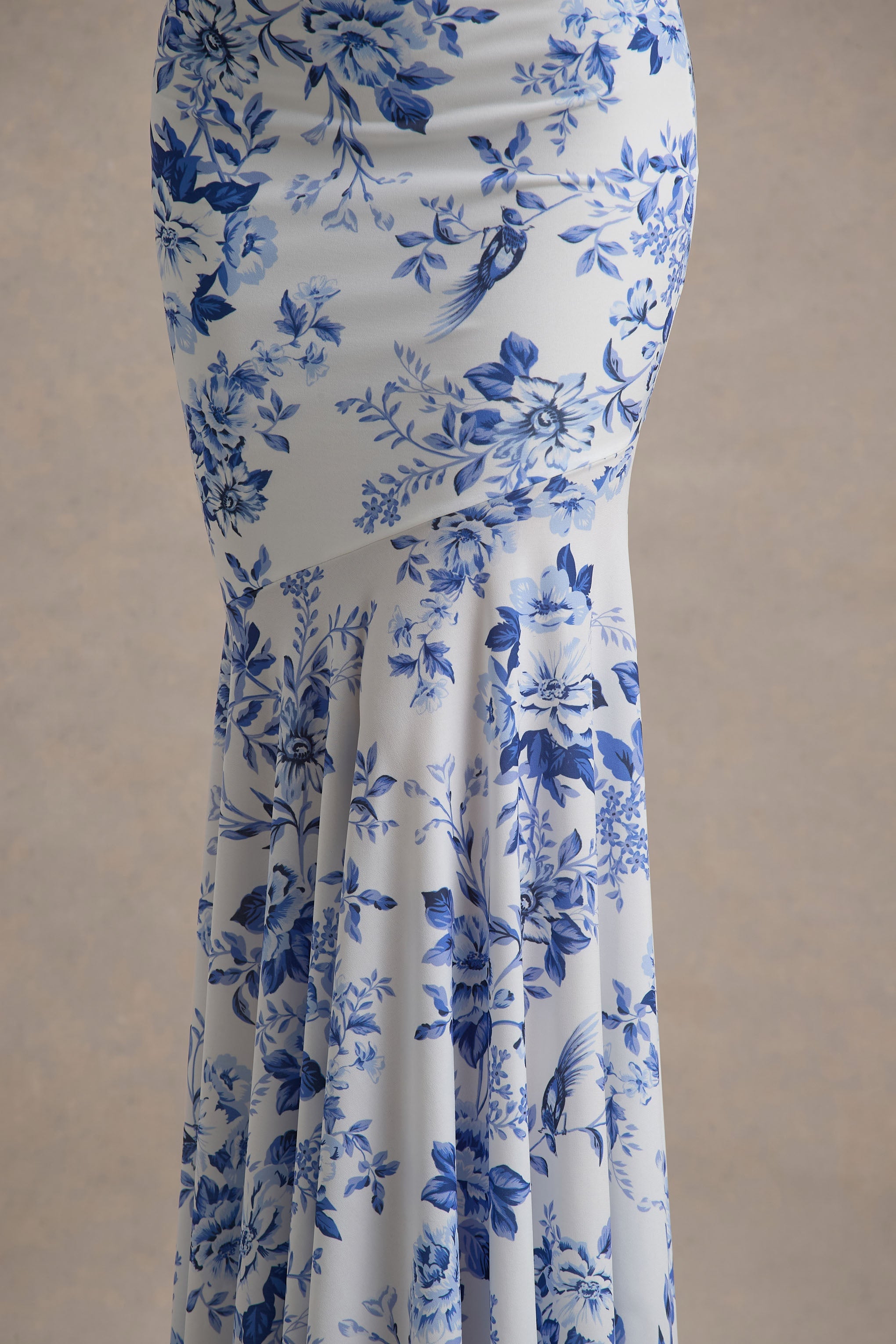 Callie | Mavi Porselen Desenli Bandeau Kuyruklu Maxi Elbise
