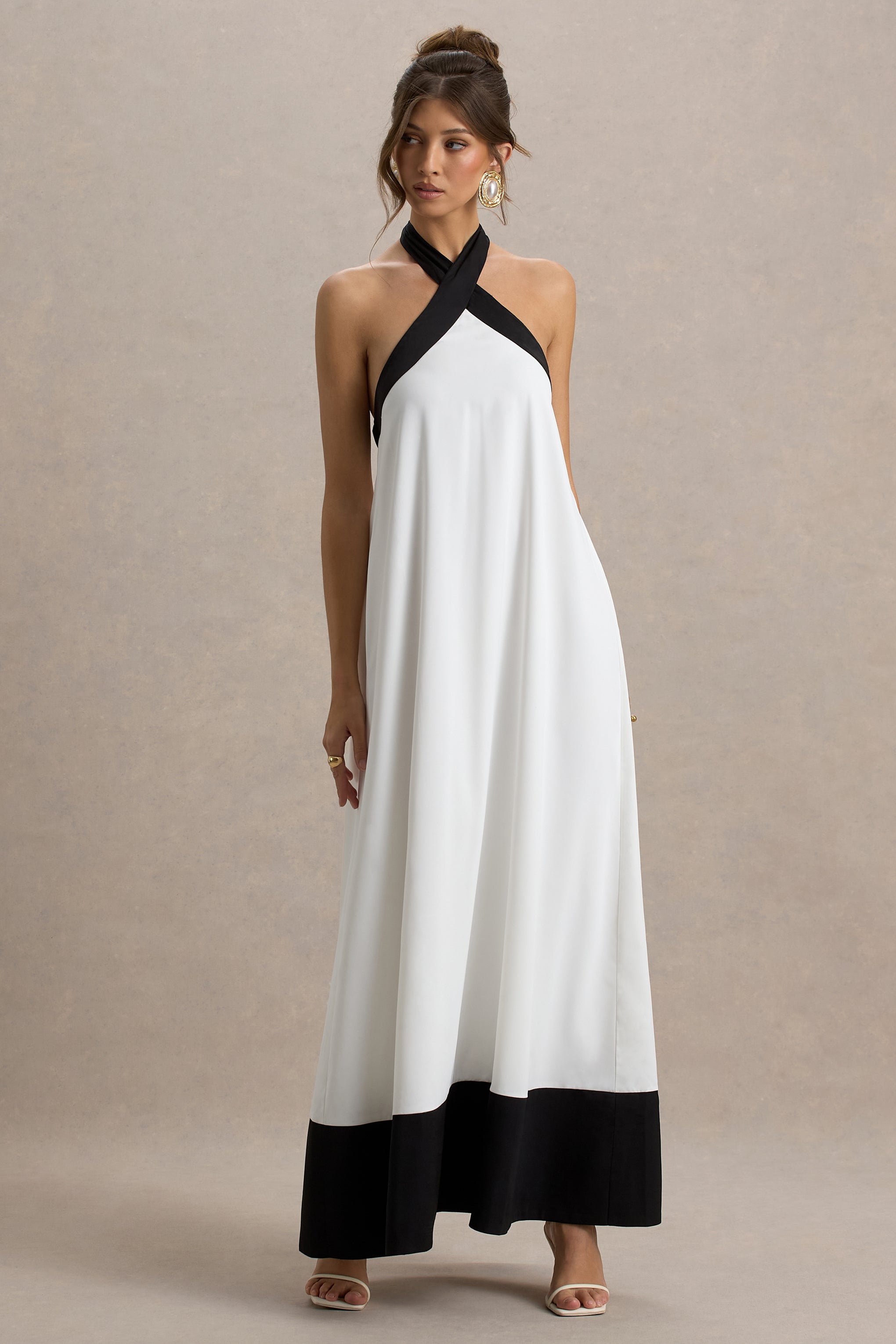 Clarabella | Beyaz & Siyah Halter Yaka Maxi Elbise