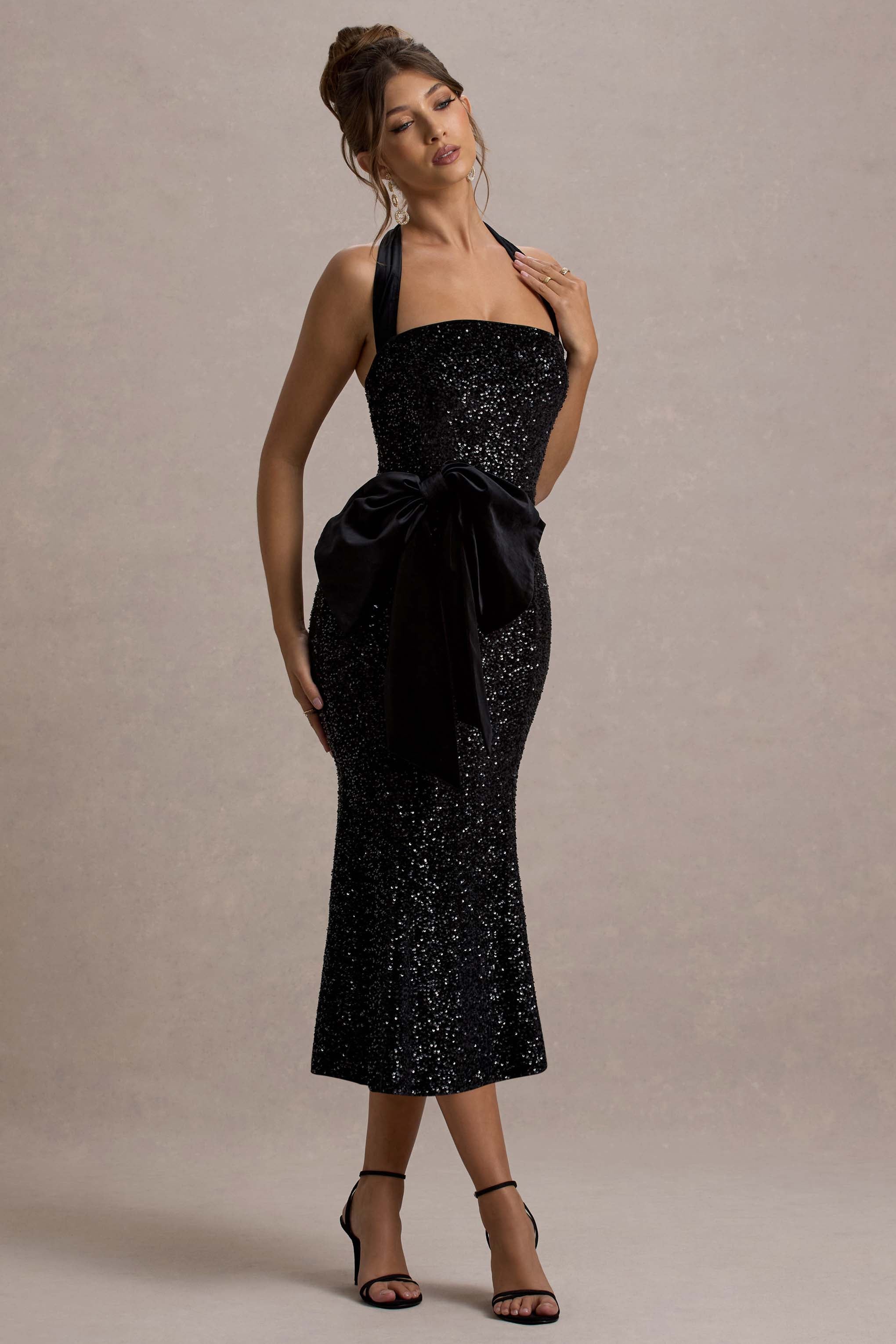 Adee | Siyah Payet Kadife Halter Yaka Midi Elbise ile Fiyonk