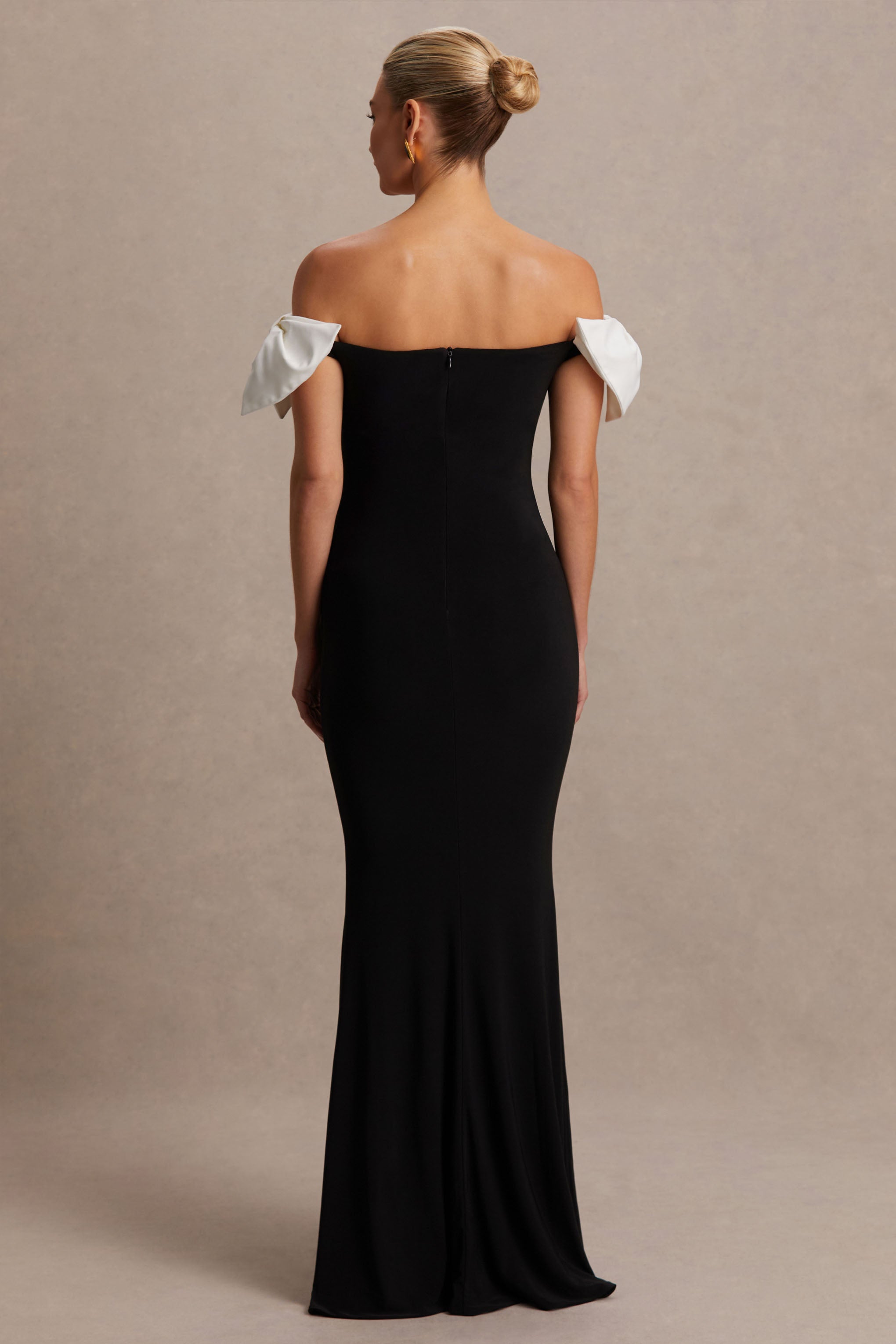 Didi | Siyah & Beyaz Bardot Fiyonk Detaylı Hamile Maxi Elbise