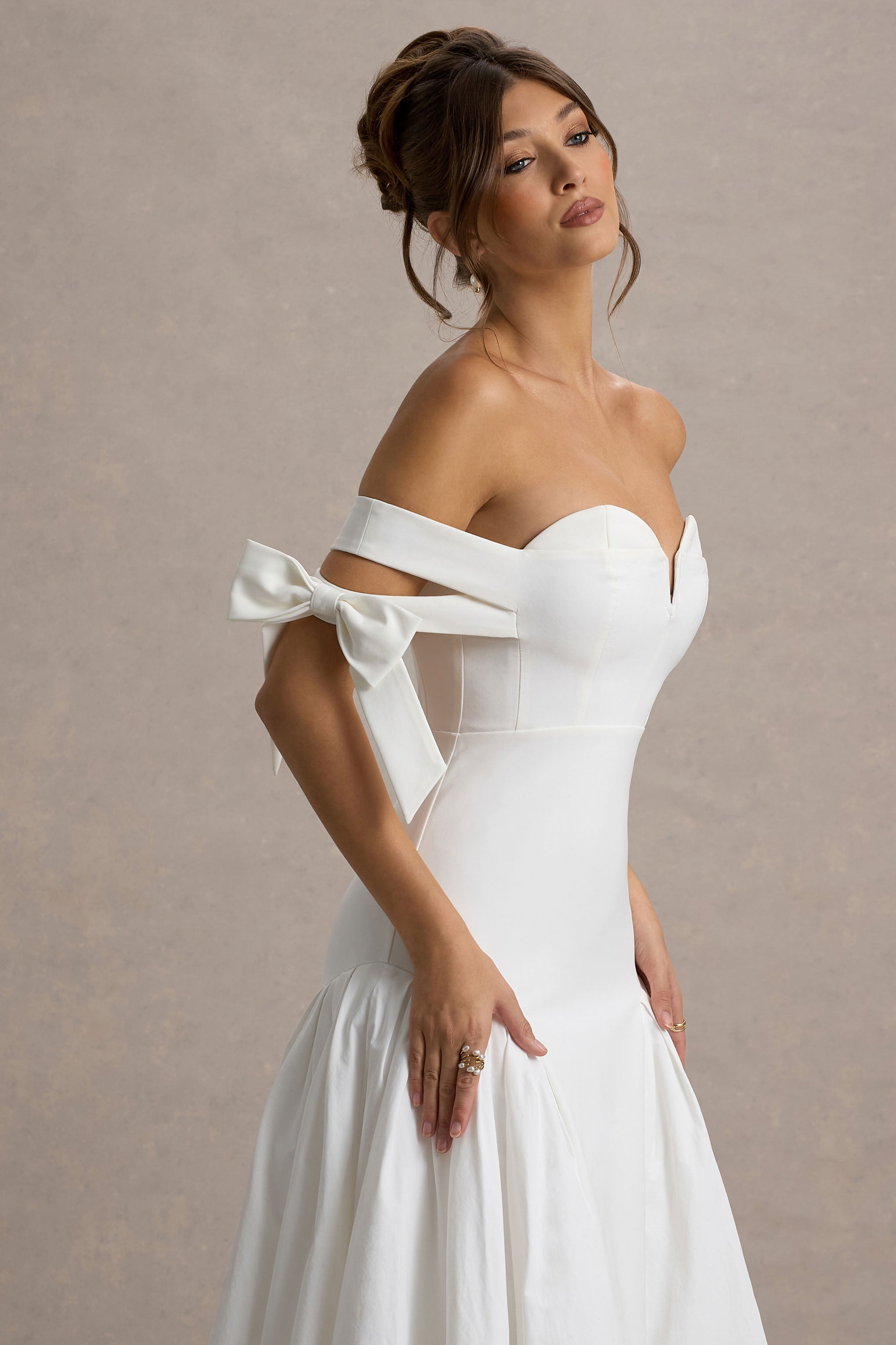 Ethel | Beyaz ve Krem Bardot Maxi Elbise ile Hacimli Etek