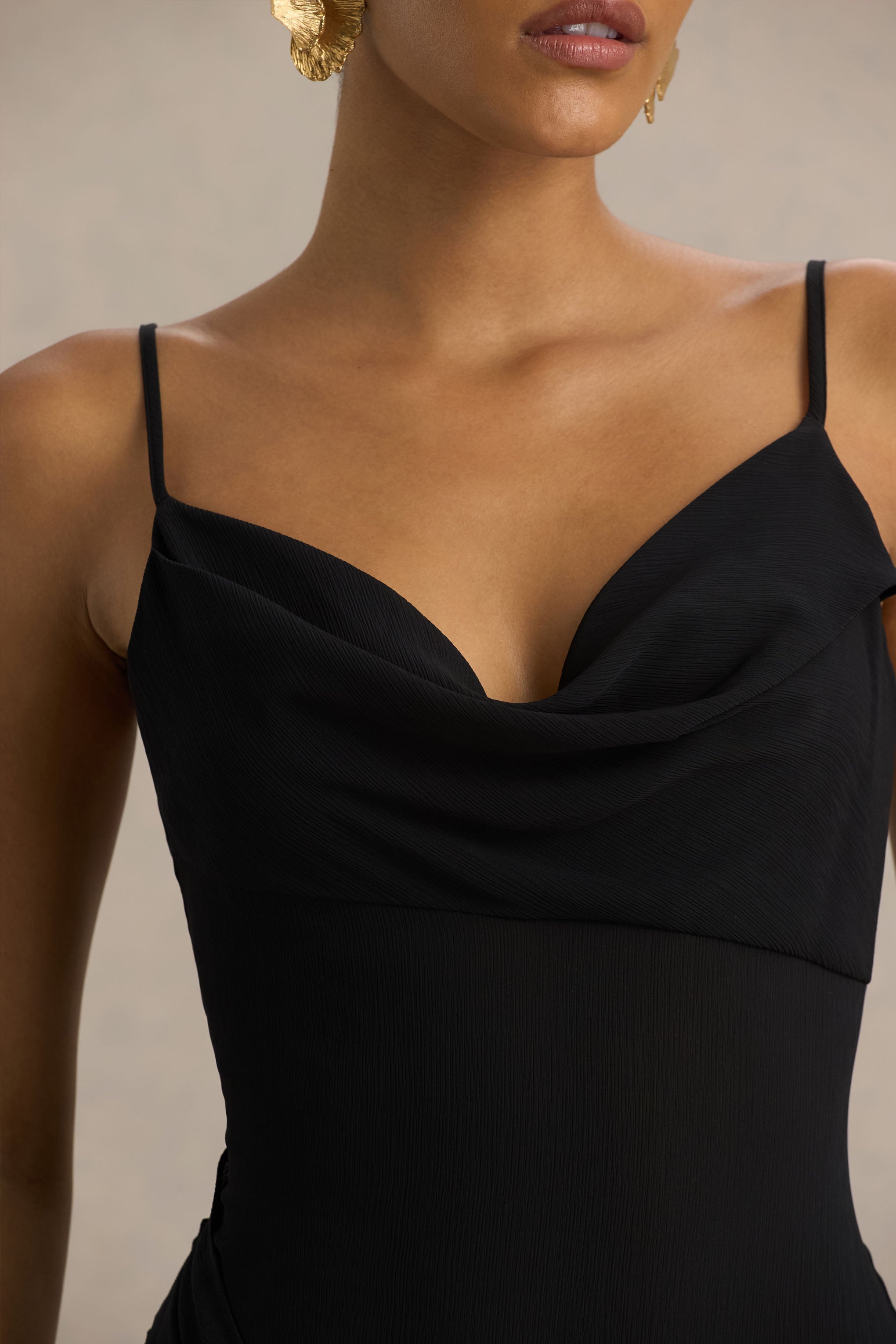 Virtue | Siyah Kapüşonlu Fishtail Maxi Elbise ile Yırtmaç