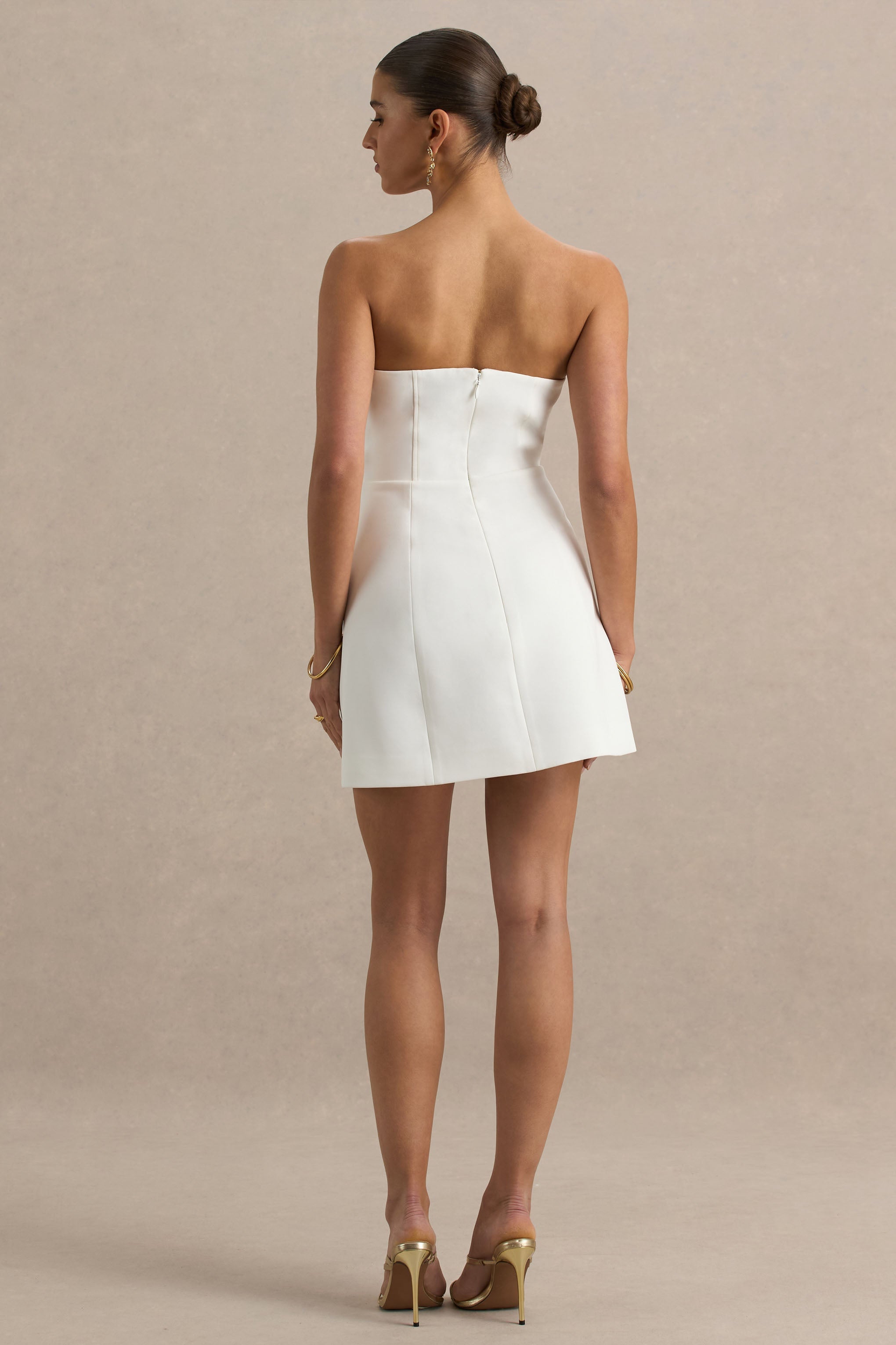 Narcis | Büyük Çiçek Korsajlı Beyaz Bandeau Mini Elbise