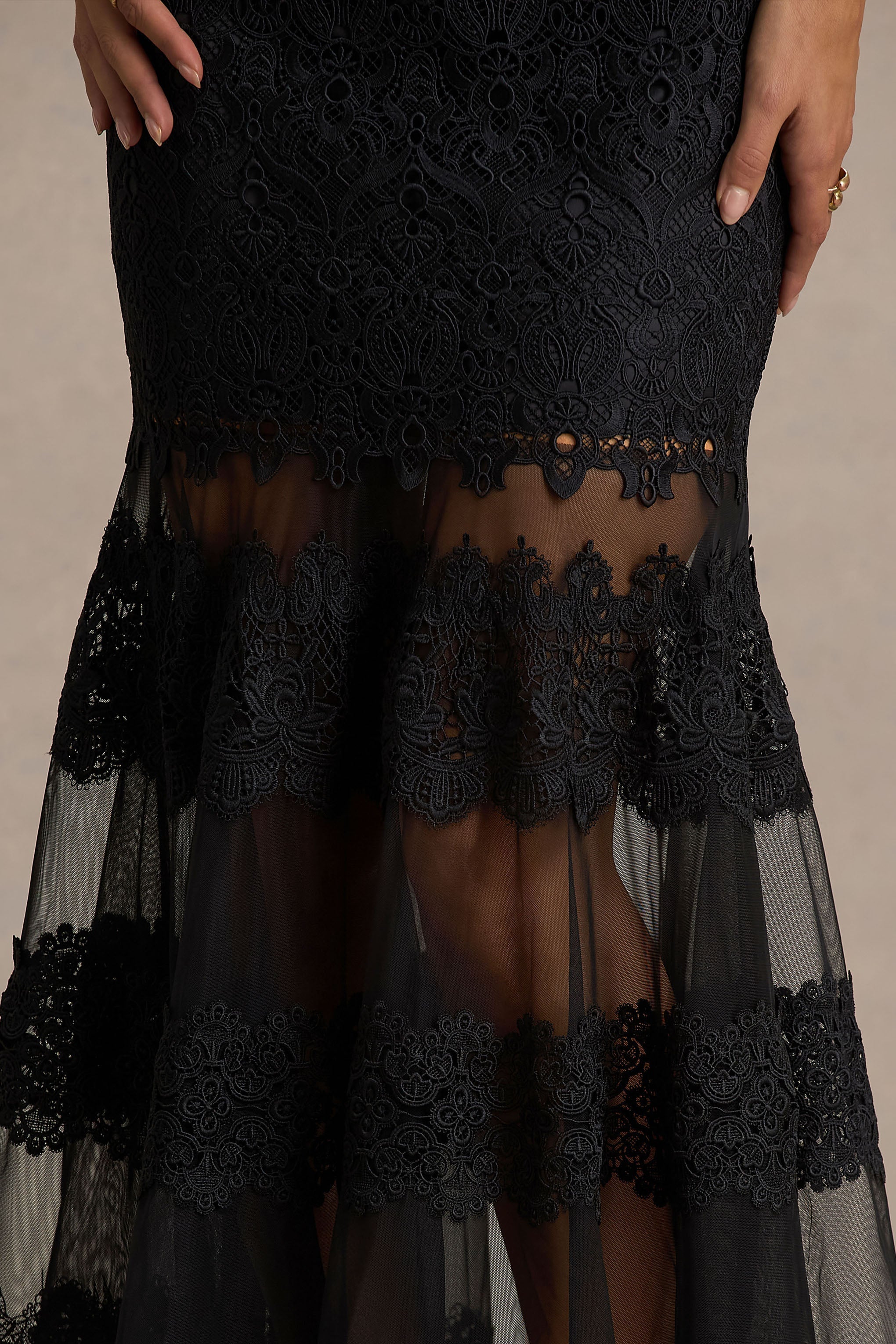 Leanne | Siyah File ve Dantel Yaka Detaylı Fishtail Midi Elbise