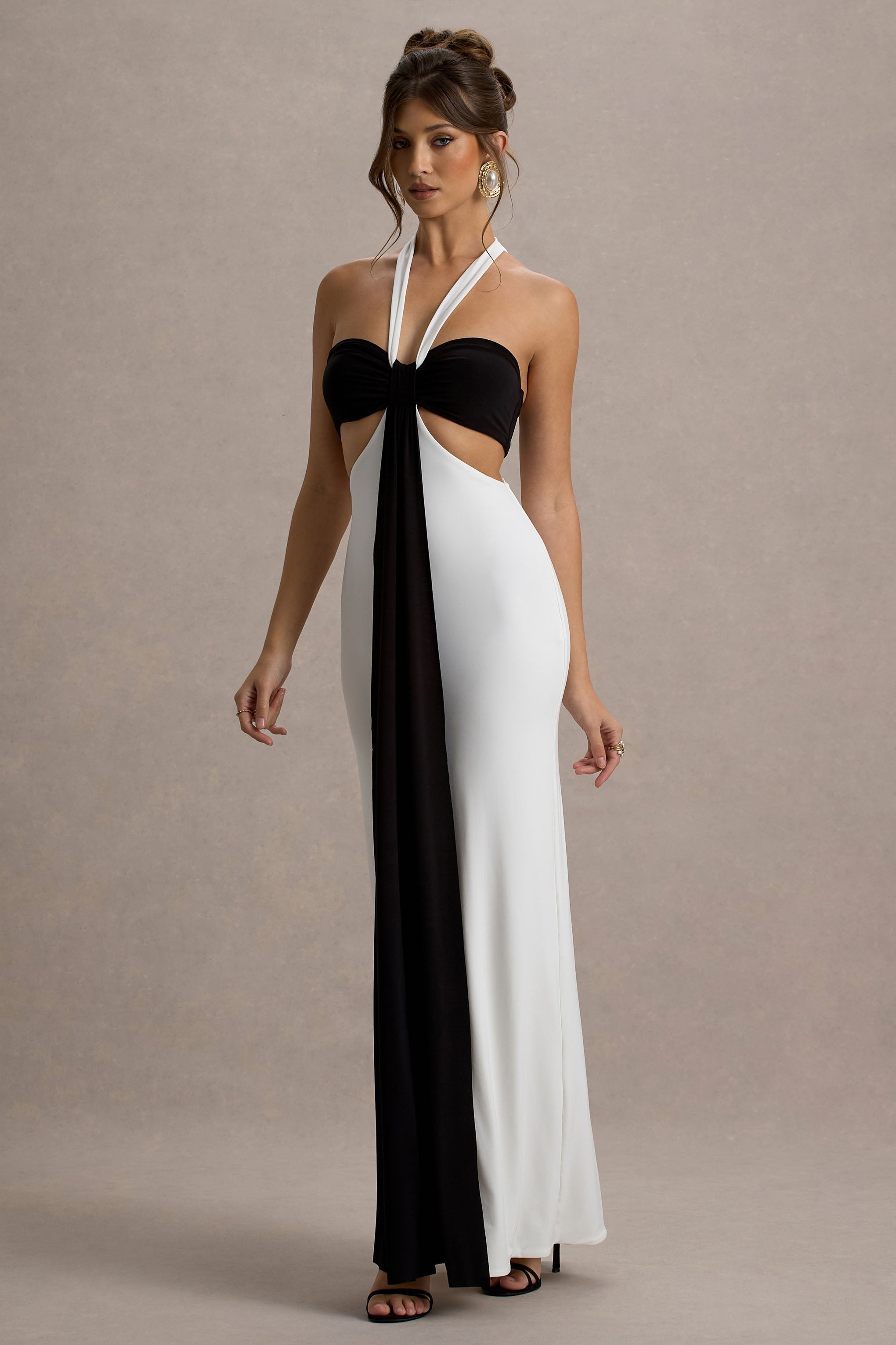 Acentis | Siyah & Beyaz Halter Yaka Kesik Maxi Elbise