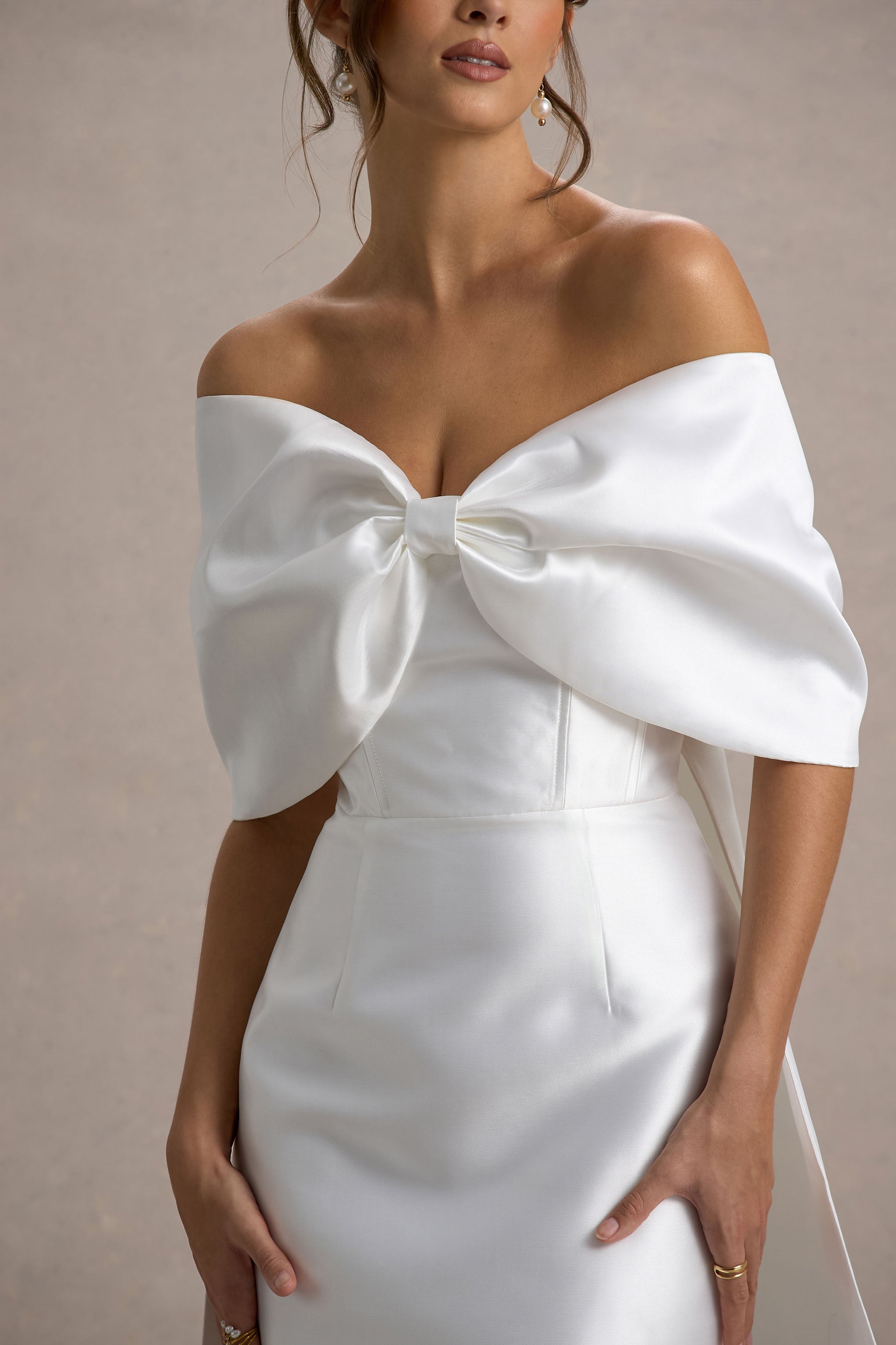Daha Fazlasını İstemek | Büyük Kemerli Off White Saten Maxi Elbise