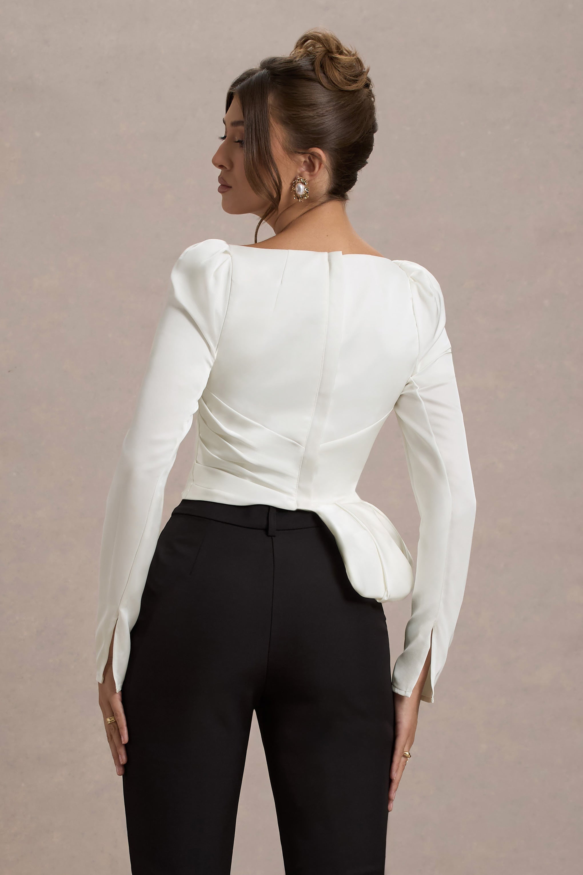 Bensley | Ecru Saten Asimetrik Derin Yaka Üstü Ruffle Detaylı