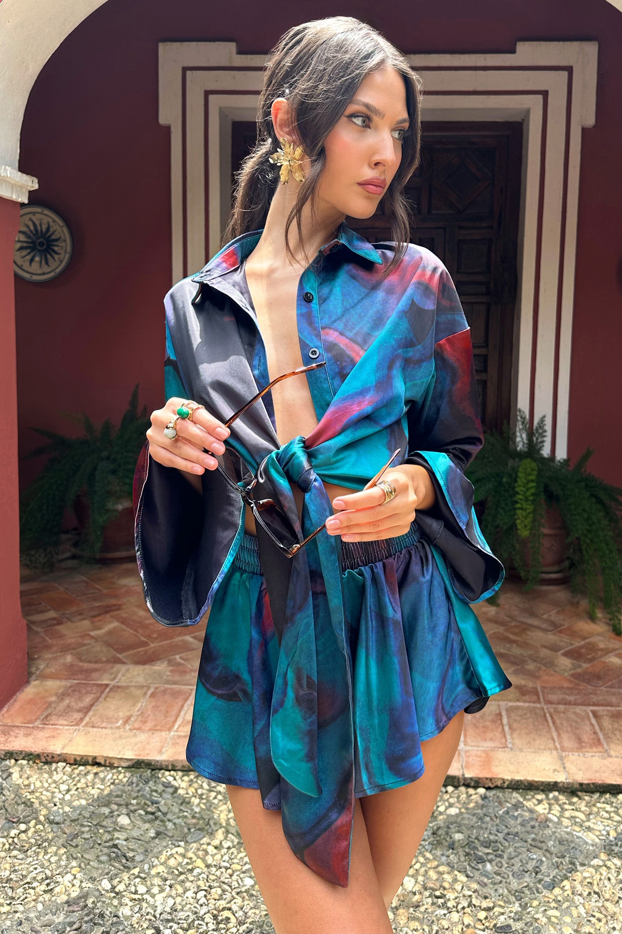 Marisela | Mavi Desenli Saten Fırfırlı Kısa Bluz