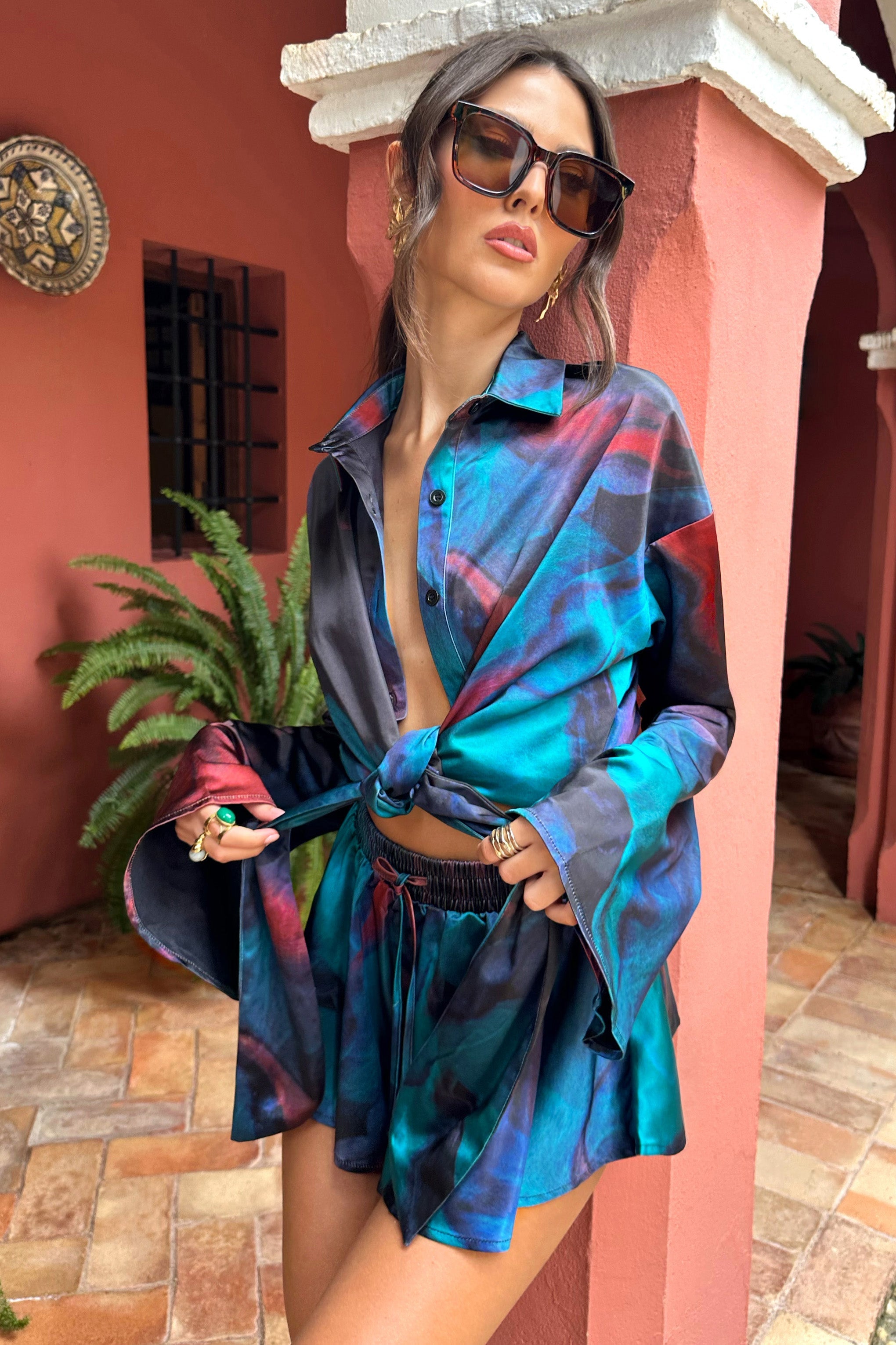 Marisela | Mavi Desenli Saten Fırfırlı Kısa Bluz