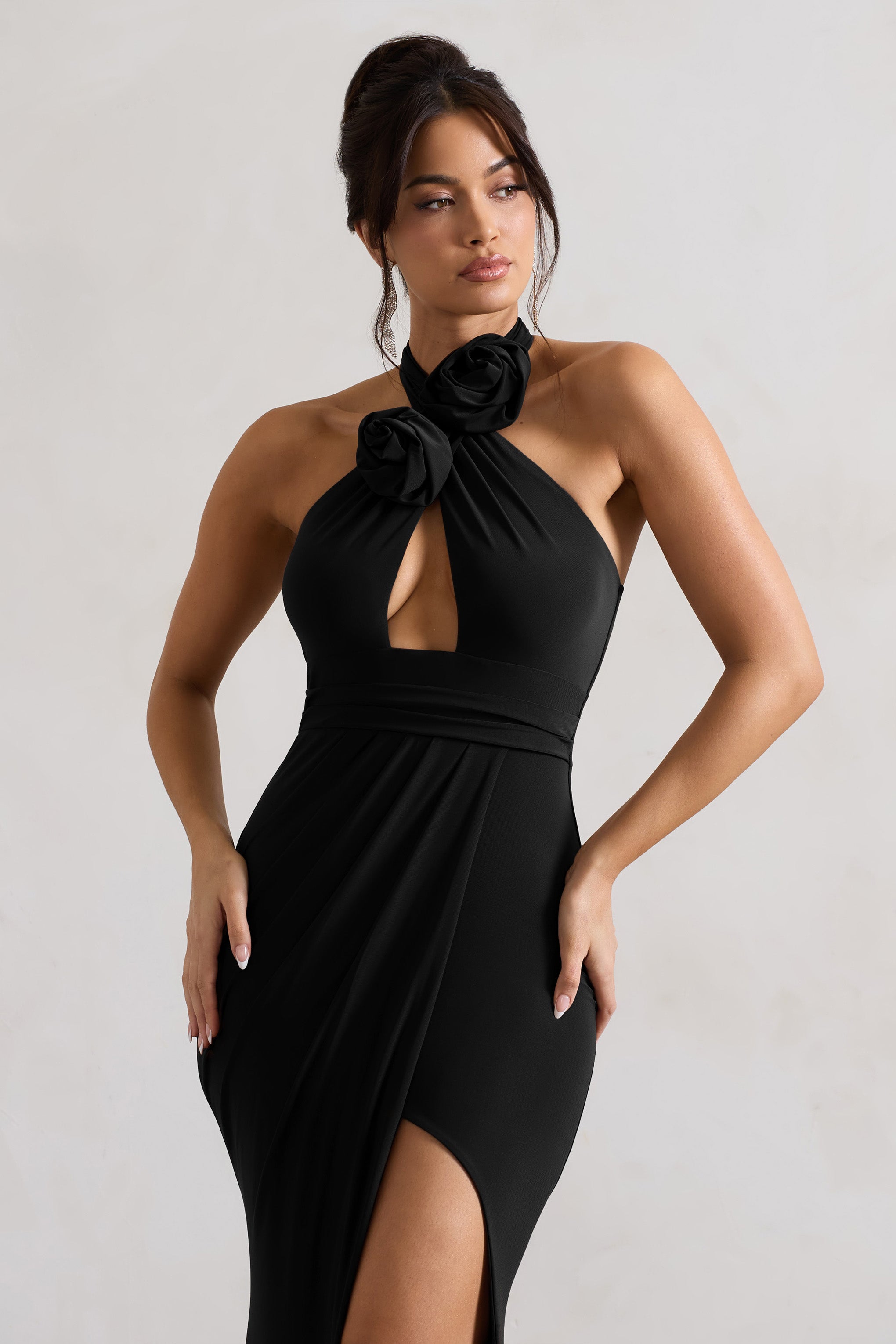 Kira | Çiçekli Siyah Halter Yaka Kesik Maxi Elbise