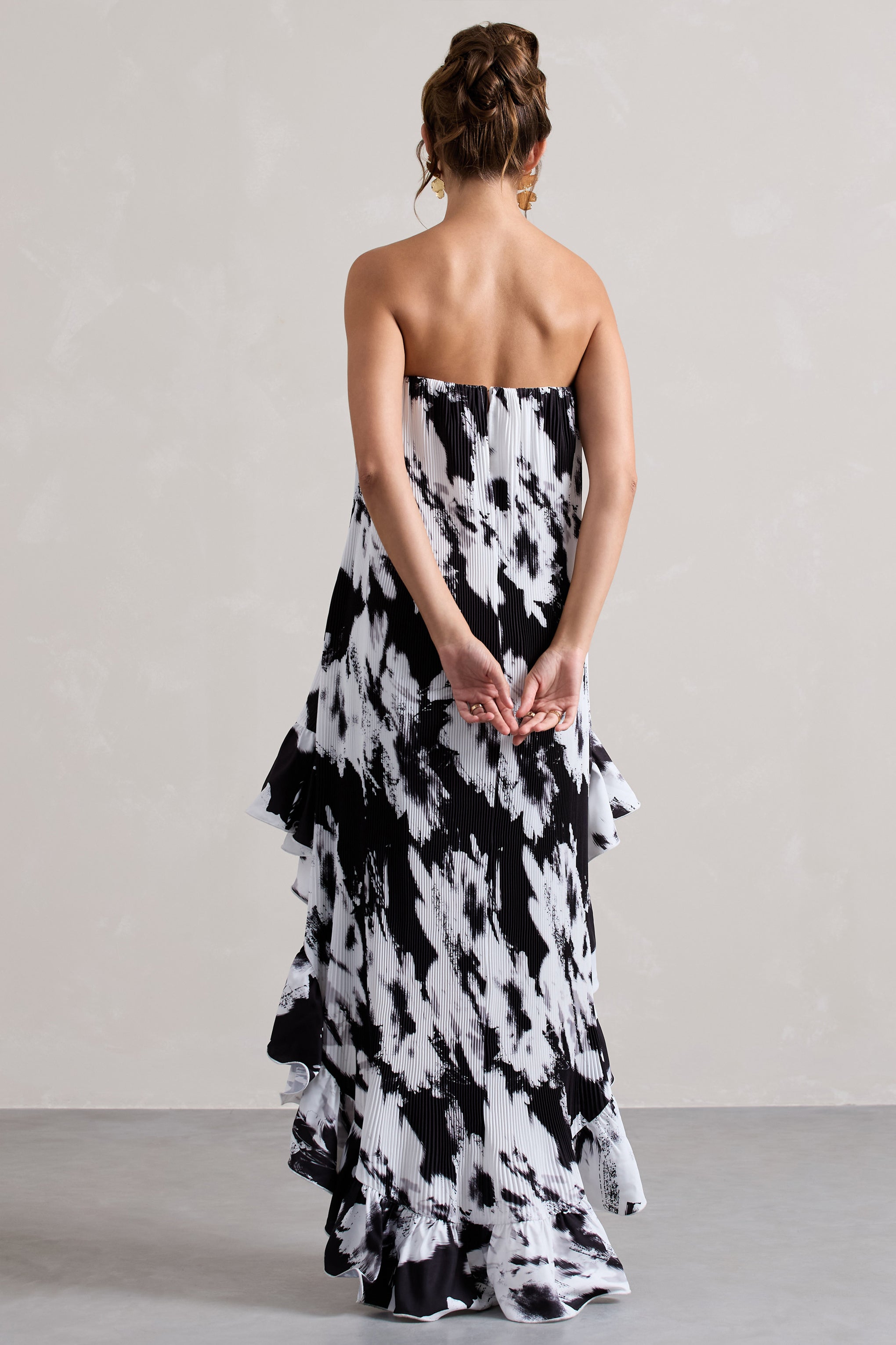 Whistler | Monokrom Çiçekli Şifon Bandeau Yüksek-Düşük Volanlı Maxi Elbise