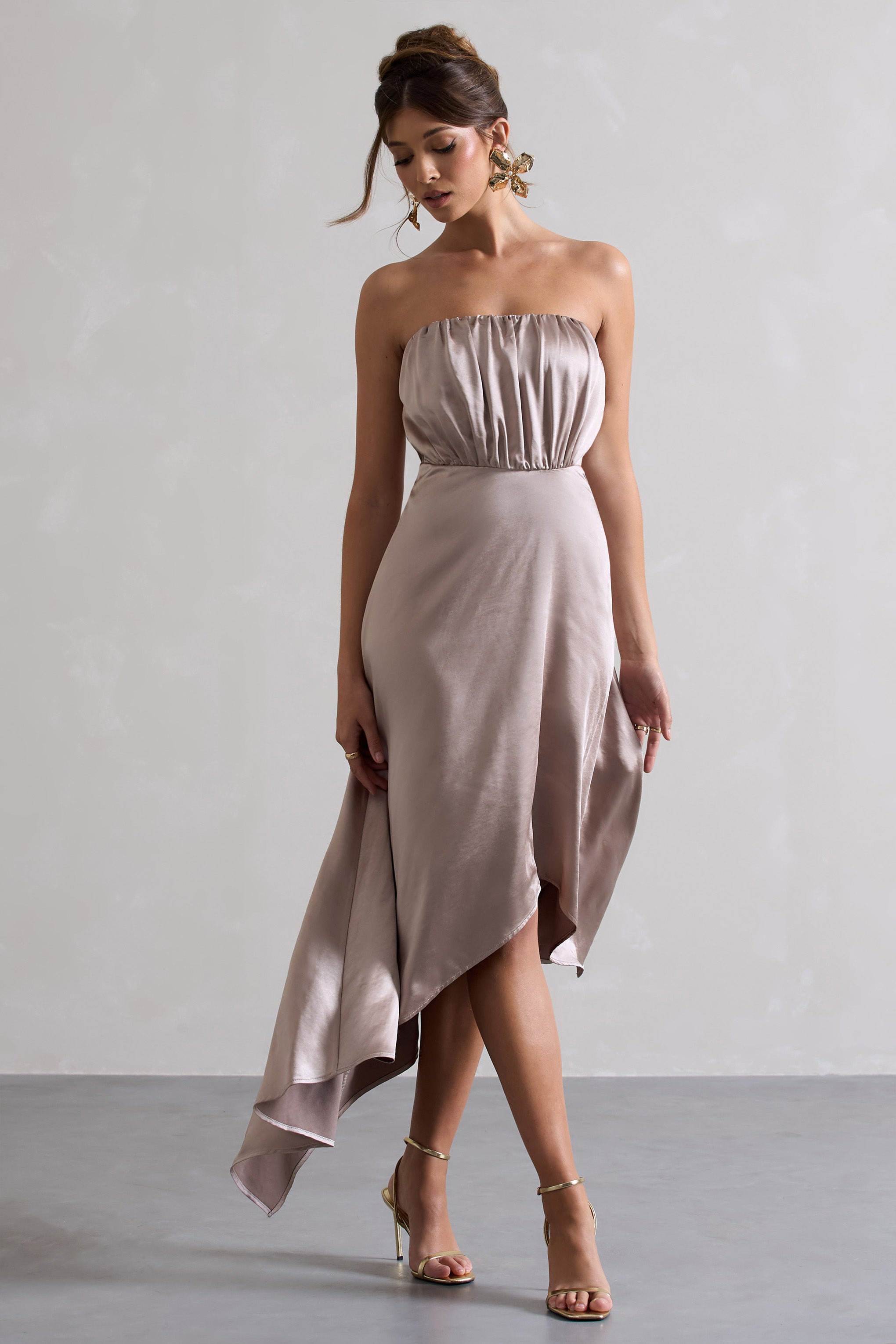 Willa | Asimetrik Etekli Taupe Saten Bandeau Maxi Elbise