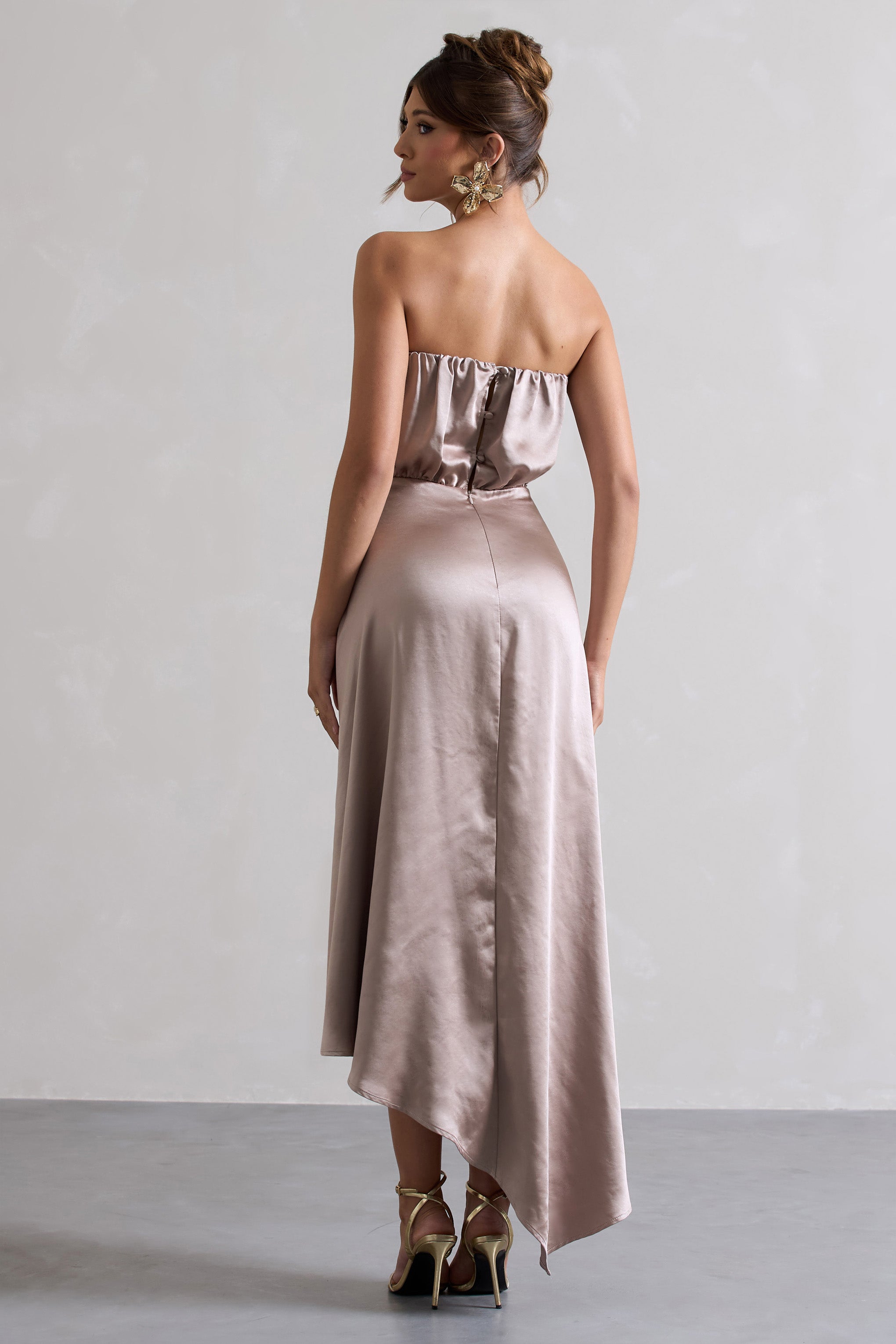 Willa | Asimetrik Etekli Taupe Saten Bandeau Maxi Elbise