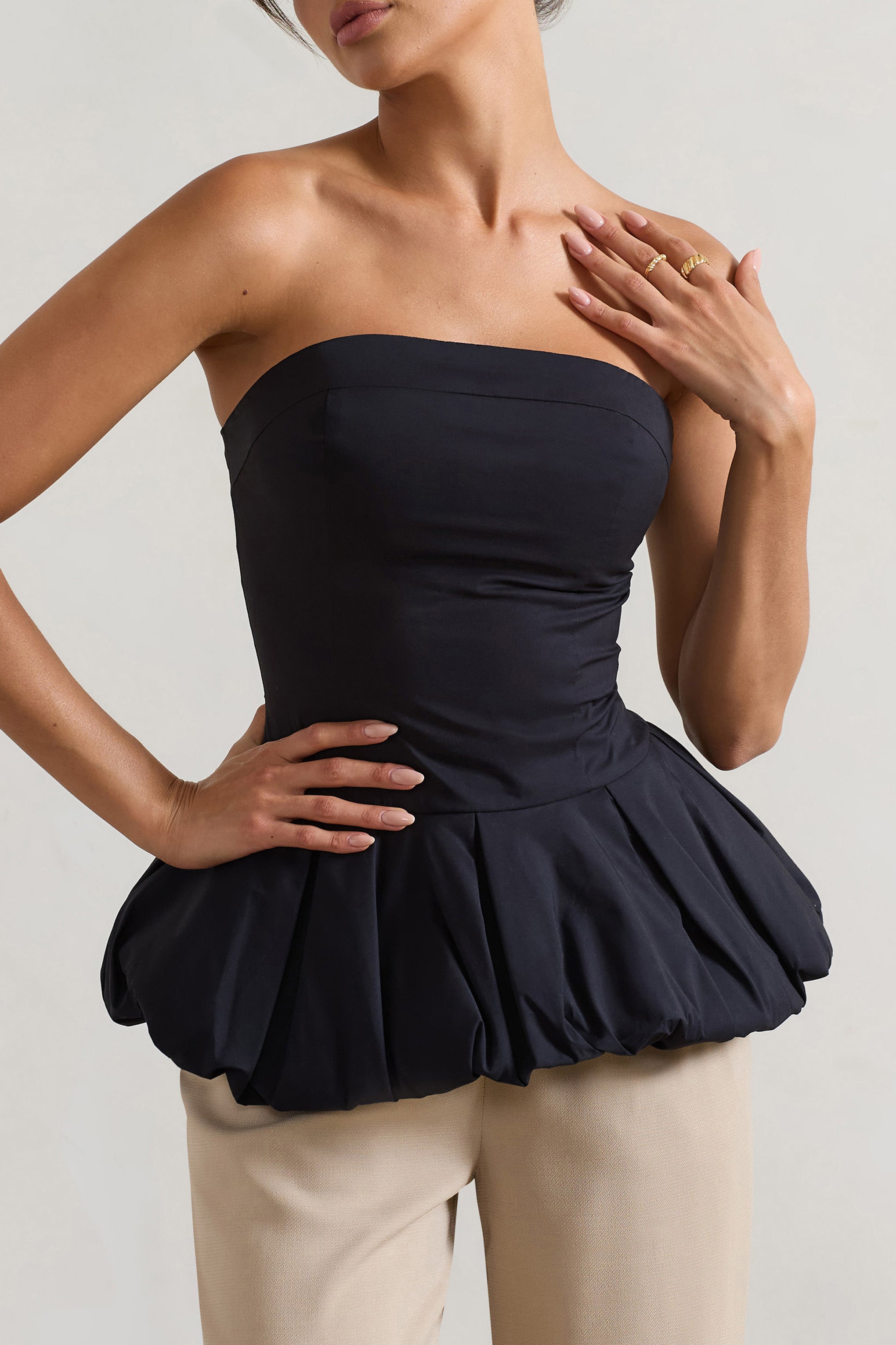 Roll With It | Siyah Bandeau Volanlı Üst