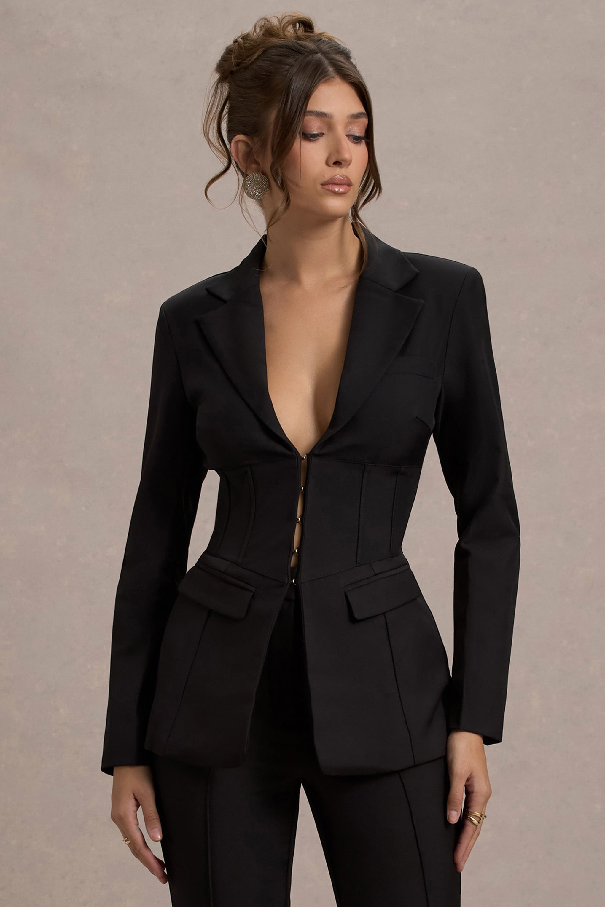 Yenilmez | Siyah Derin V Yaka Korse Bel Blazer