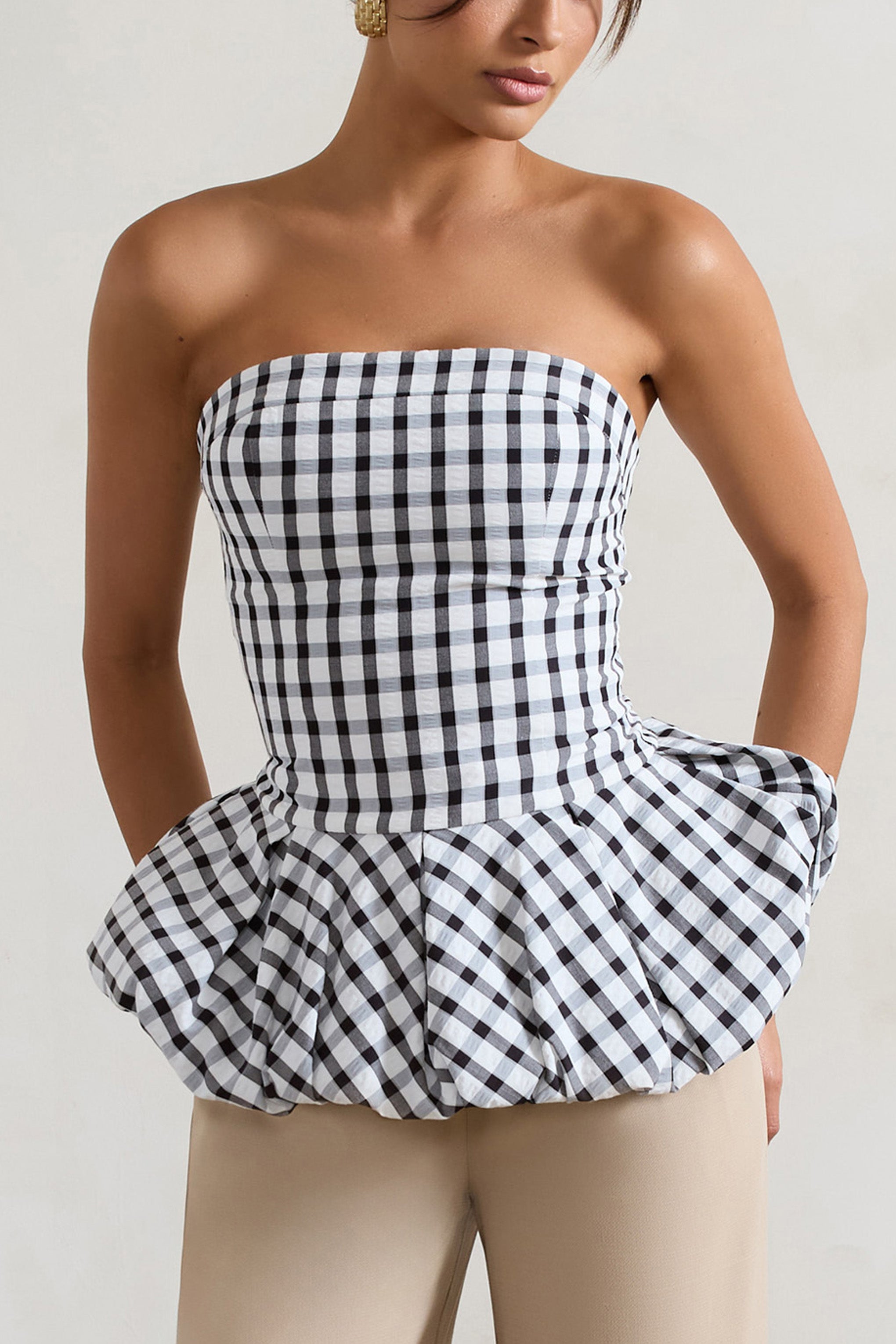Onunla Yuvarlan | Siyah & Beyaz Gingham Bandeau Volanlı Üst