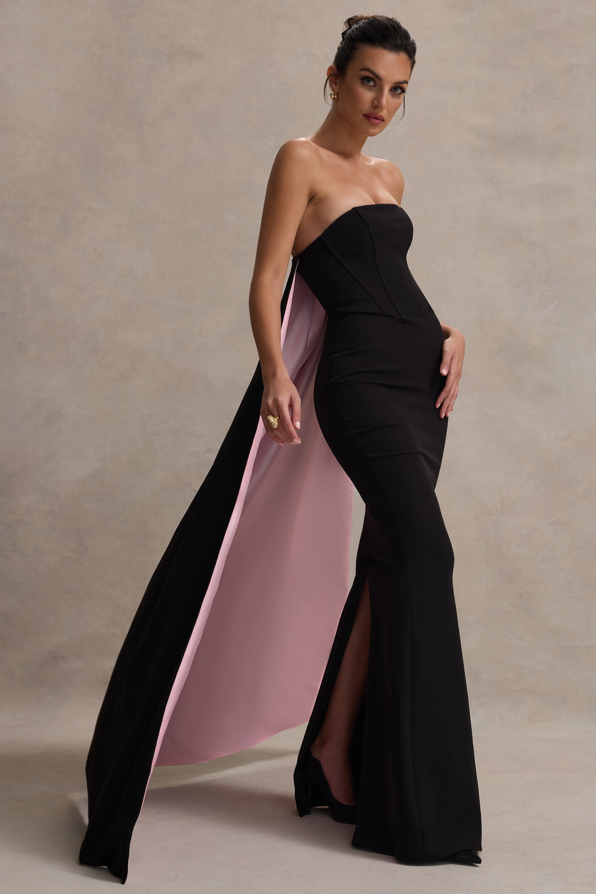 O, Sorun | Siyah Bandeau Maxi Elbise Pembe Pelerin ile