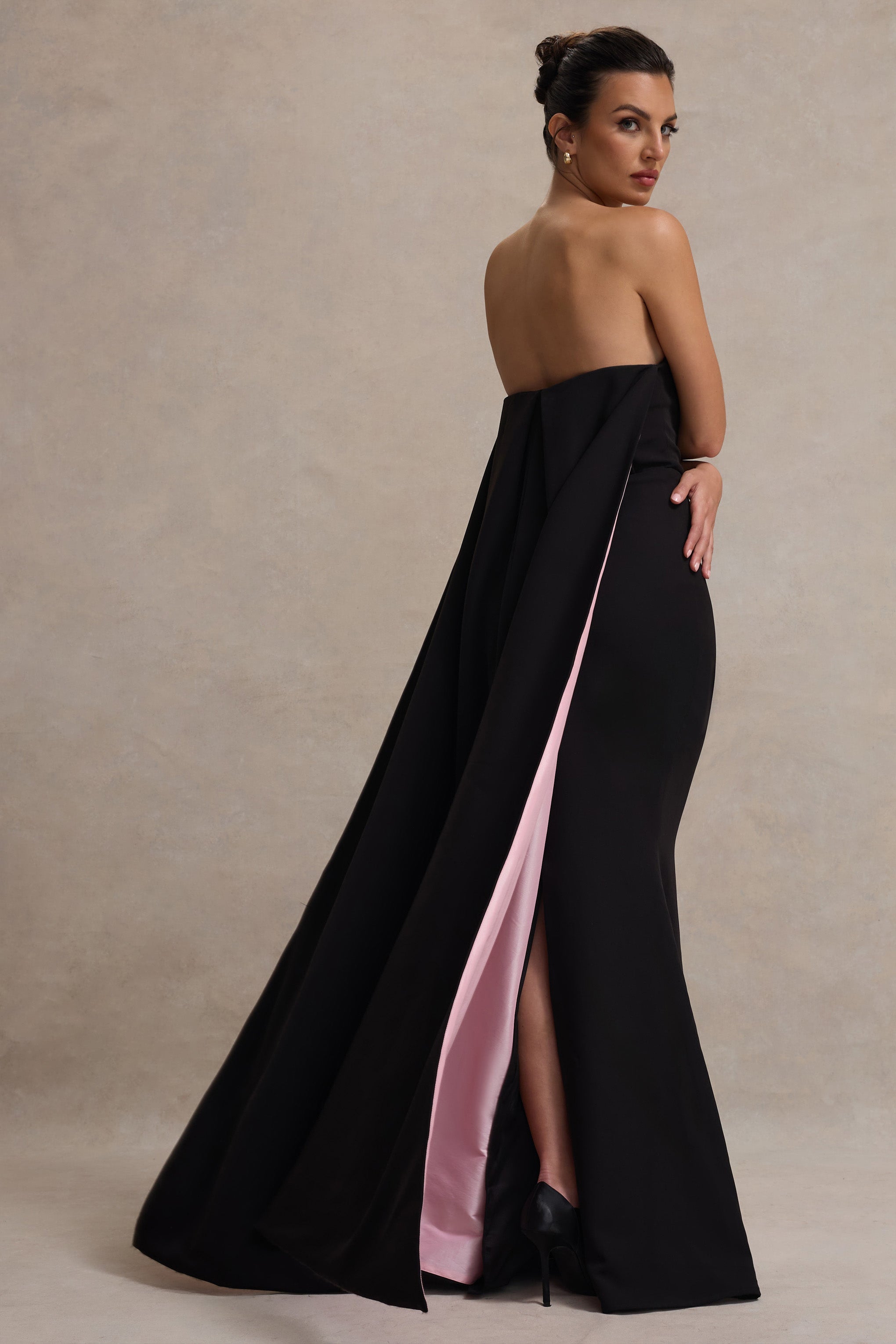 O, Sorun | Siyah Bandeau Maxi Elbise Pembe Pelerin ile