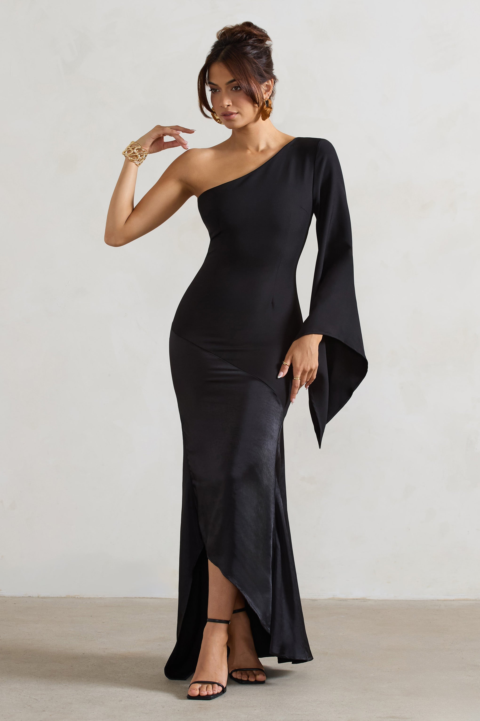 Salem | Saten Etekli Siyah Asimetrik Cape-Kollu Maxi Elbise