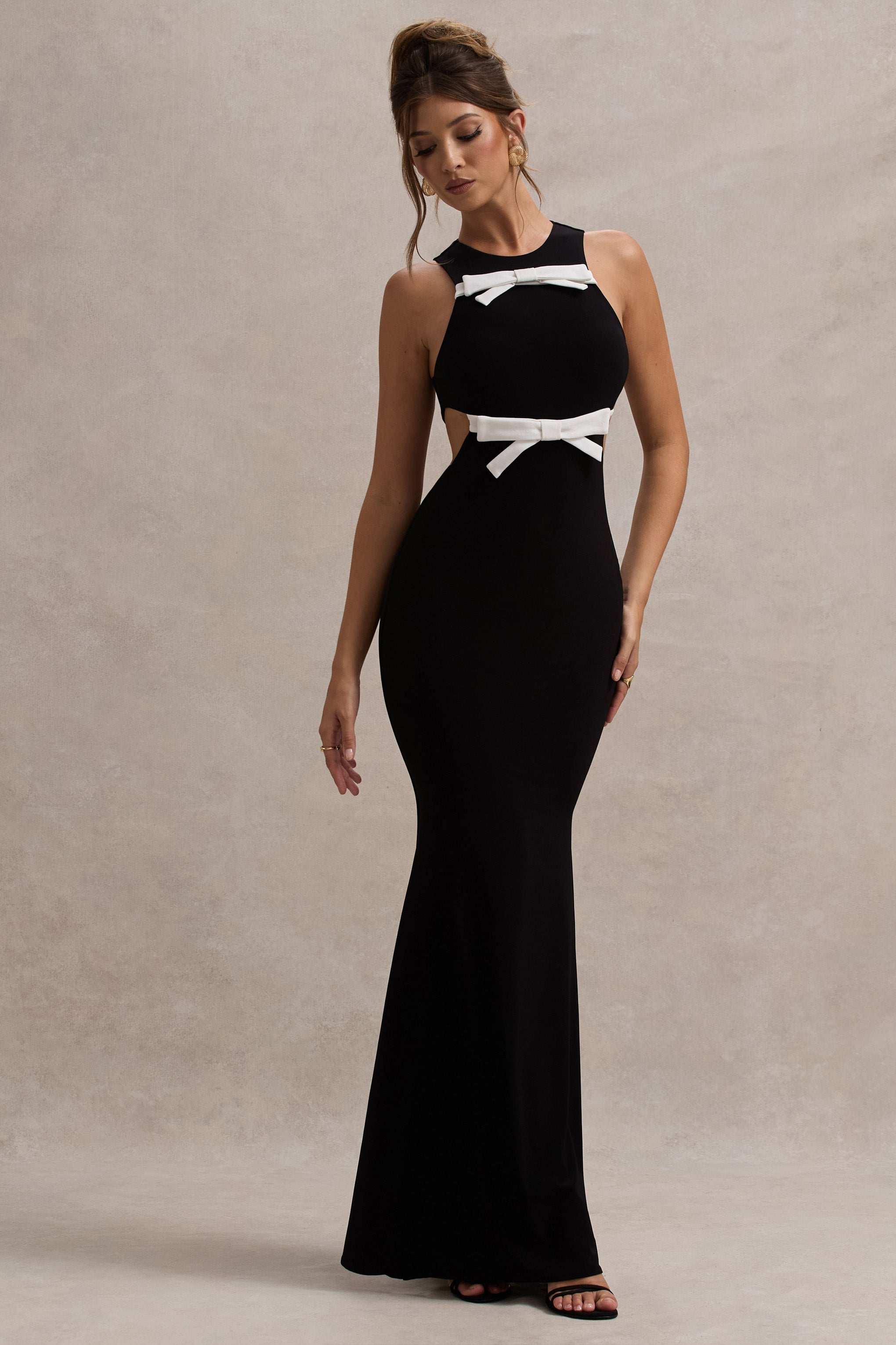 Aurelie | Siyah Kesik Maxi Elbise İle Fiyonklar