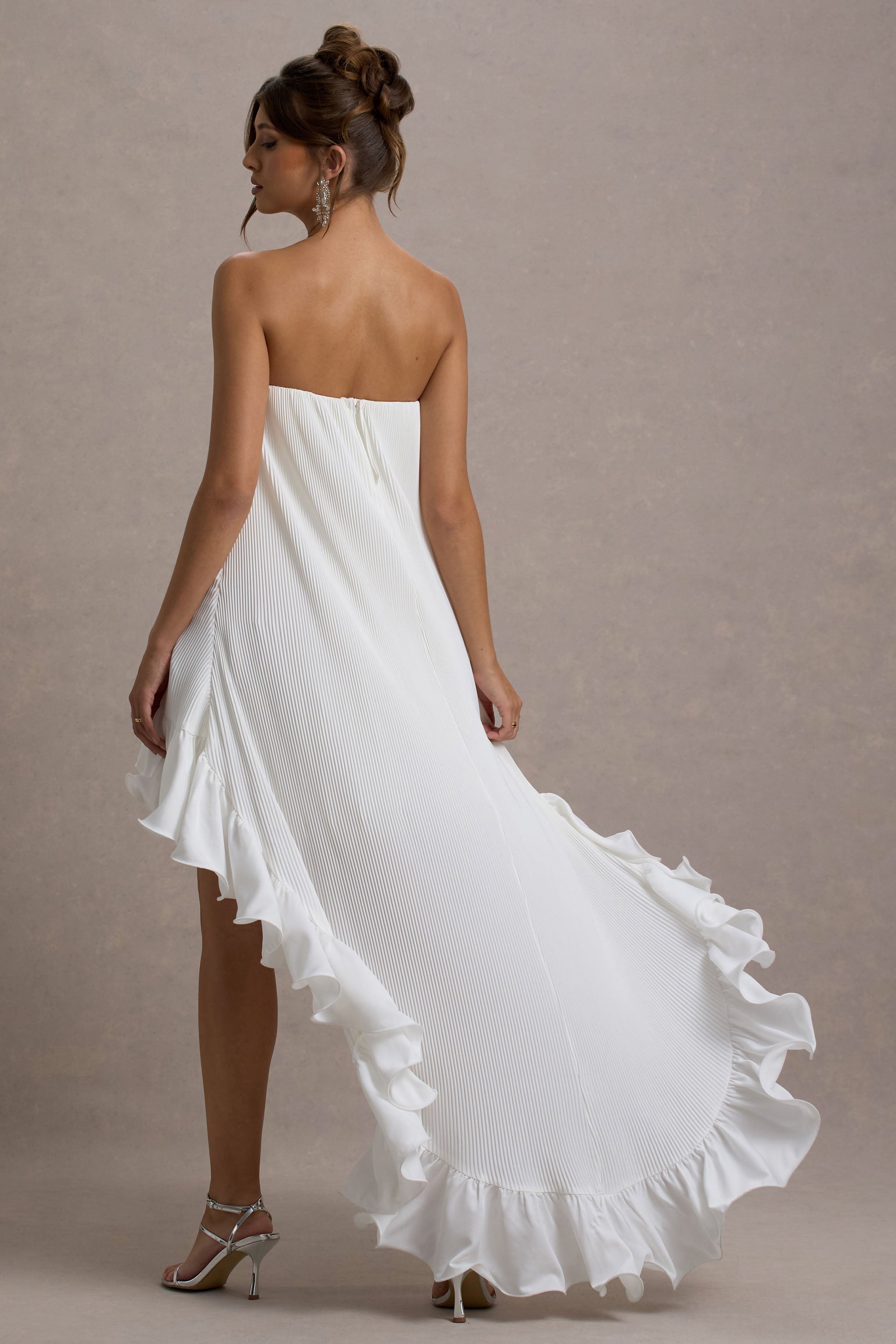 Whistler | Beyaz Şifon Bandeau Yüksek-Düşük Volanlı Maxi Elbise