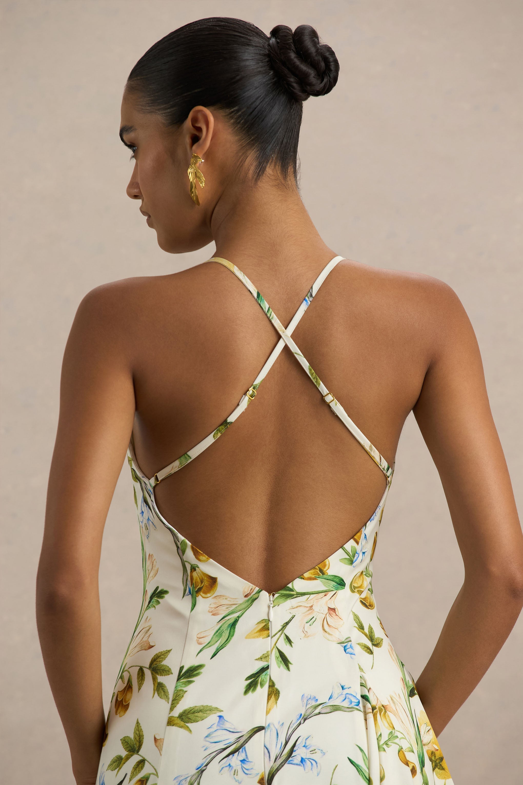 Glint | Beyaz Botanik Desenli Saten Derin Yaka Maxi Elbise, Asimetrik Etek Ucu