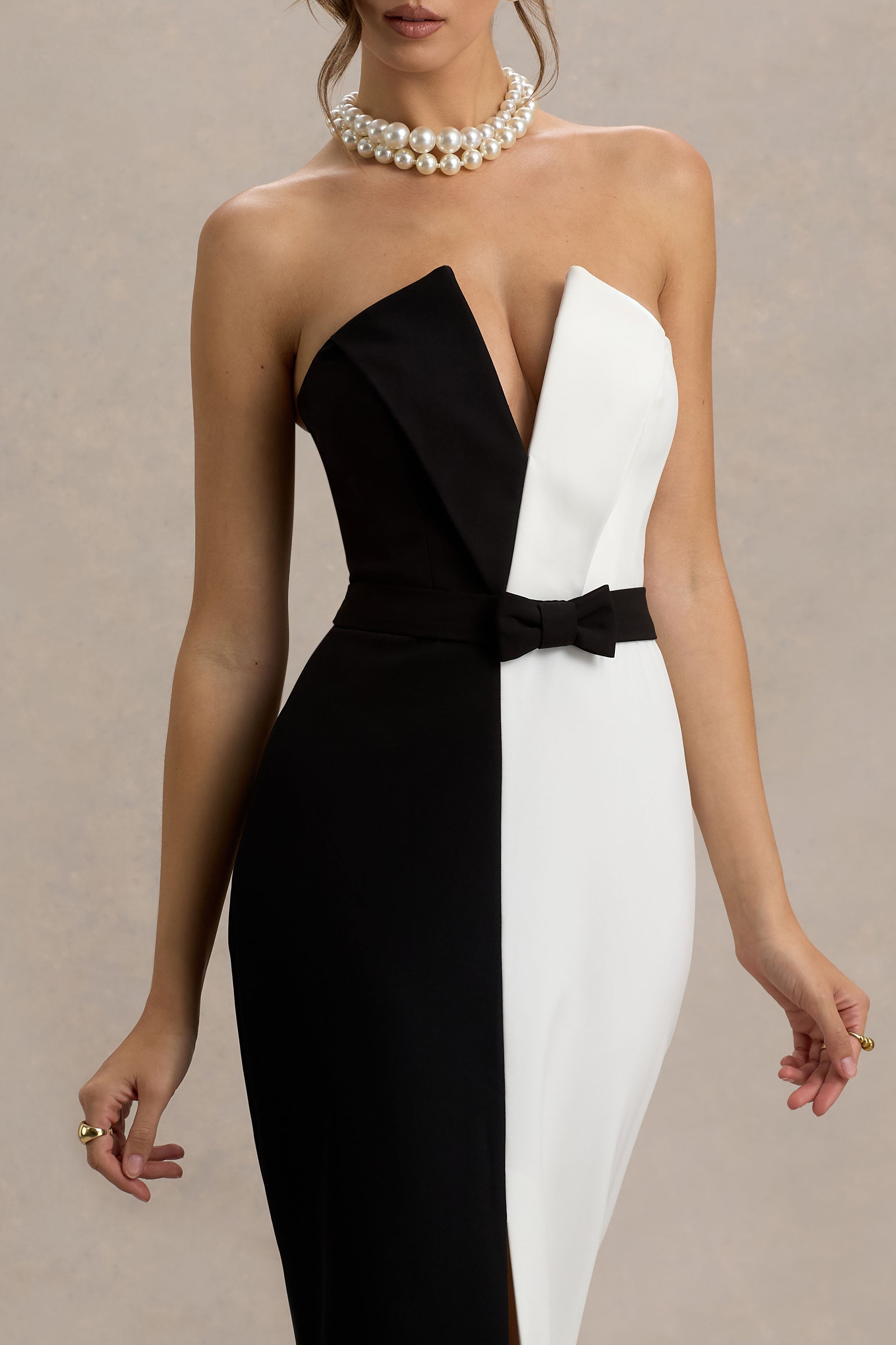 Beatrice | Siyah & Beyaz Derin Yırtmaçlı Bandeau Maxi Elbise