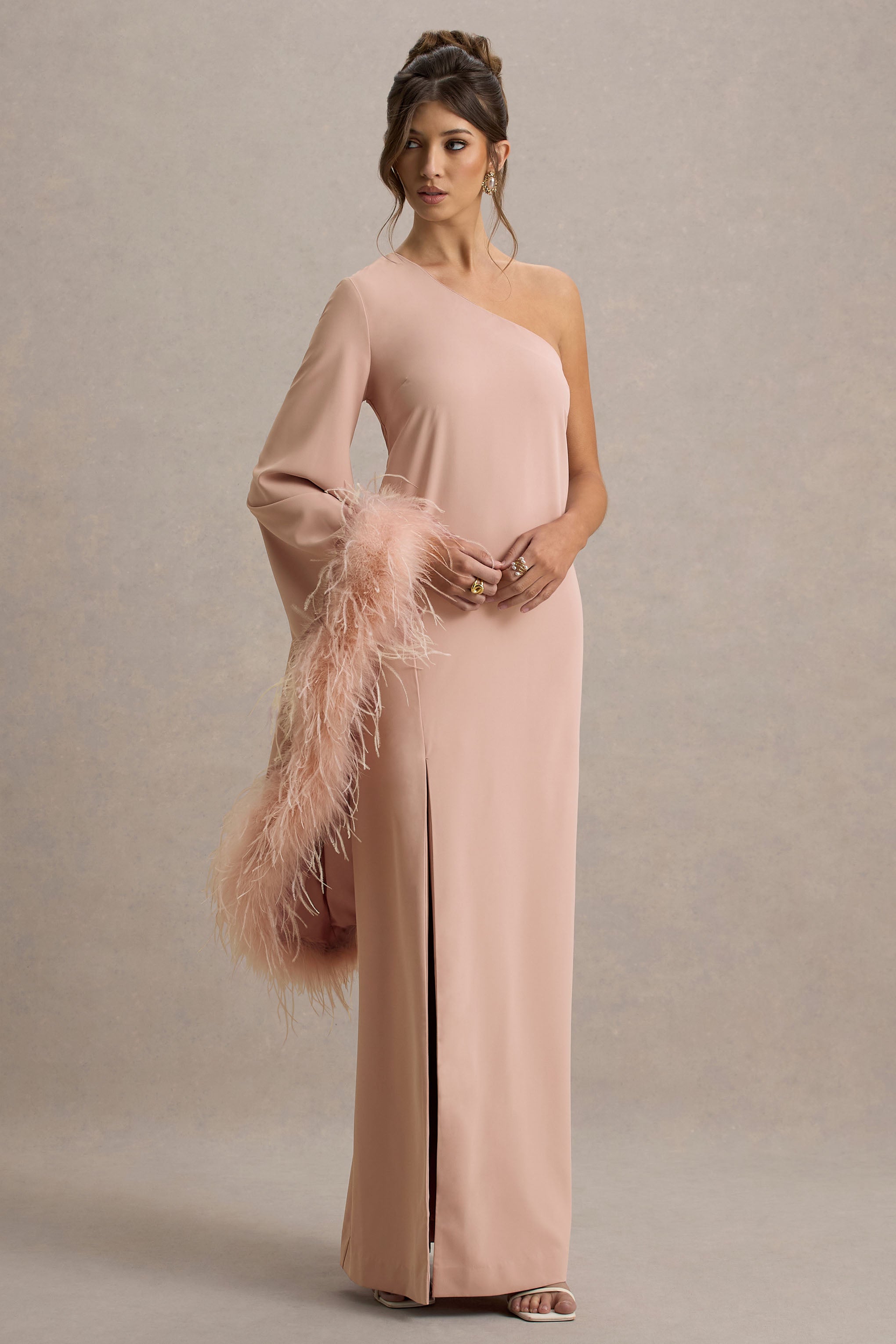 Armina | Toz Pembe Tek Omuzdan Tüy Detaylı Maxi Elbise