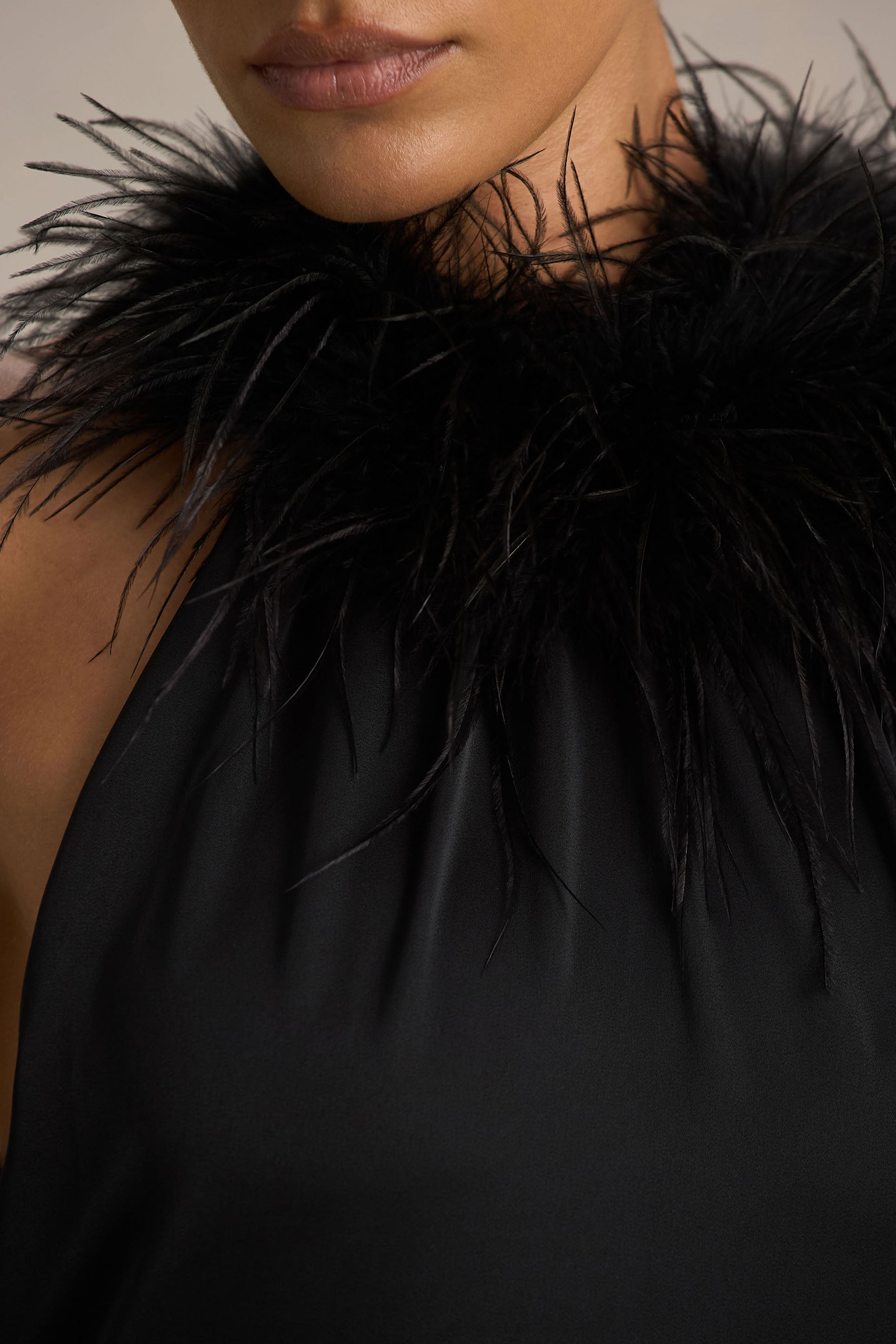 Jemima | Saten Halter Yaka Maxi Elbise Tüy Detaylı